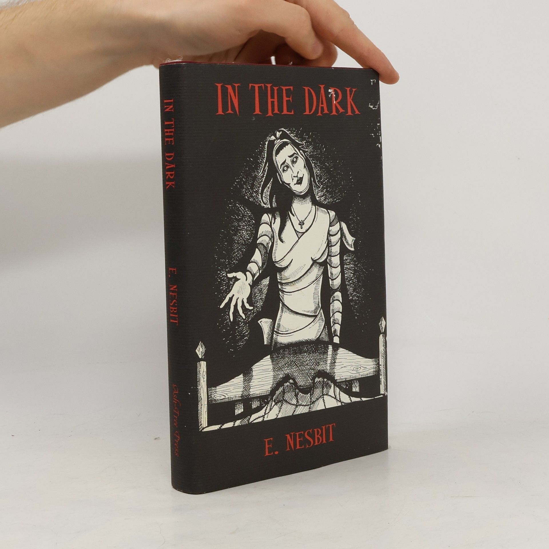 Hugh Lamb In the Dark