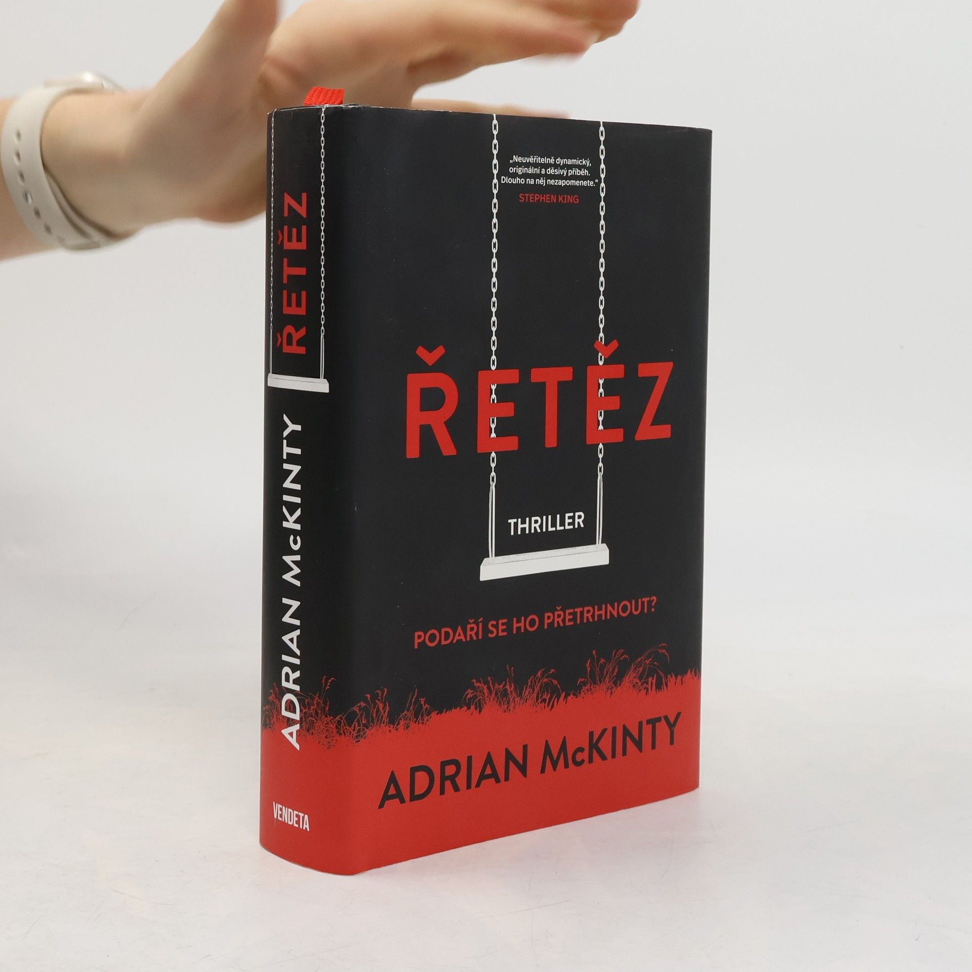 Adrian McKinty Řetěz