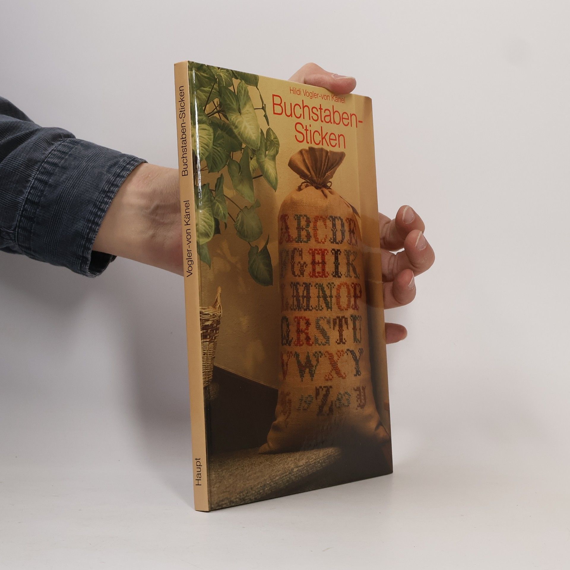 Hildi Vogler- von Känel Buchstaben-Sticken