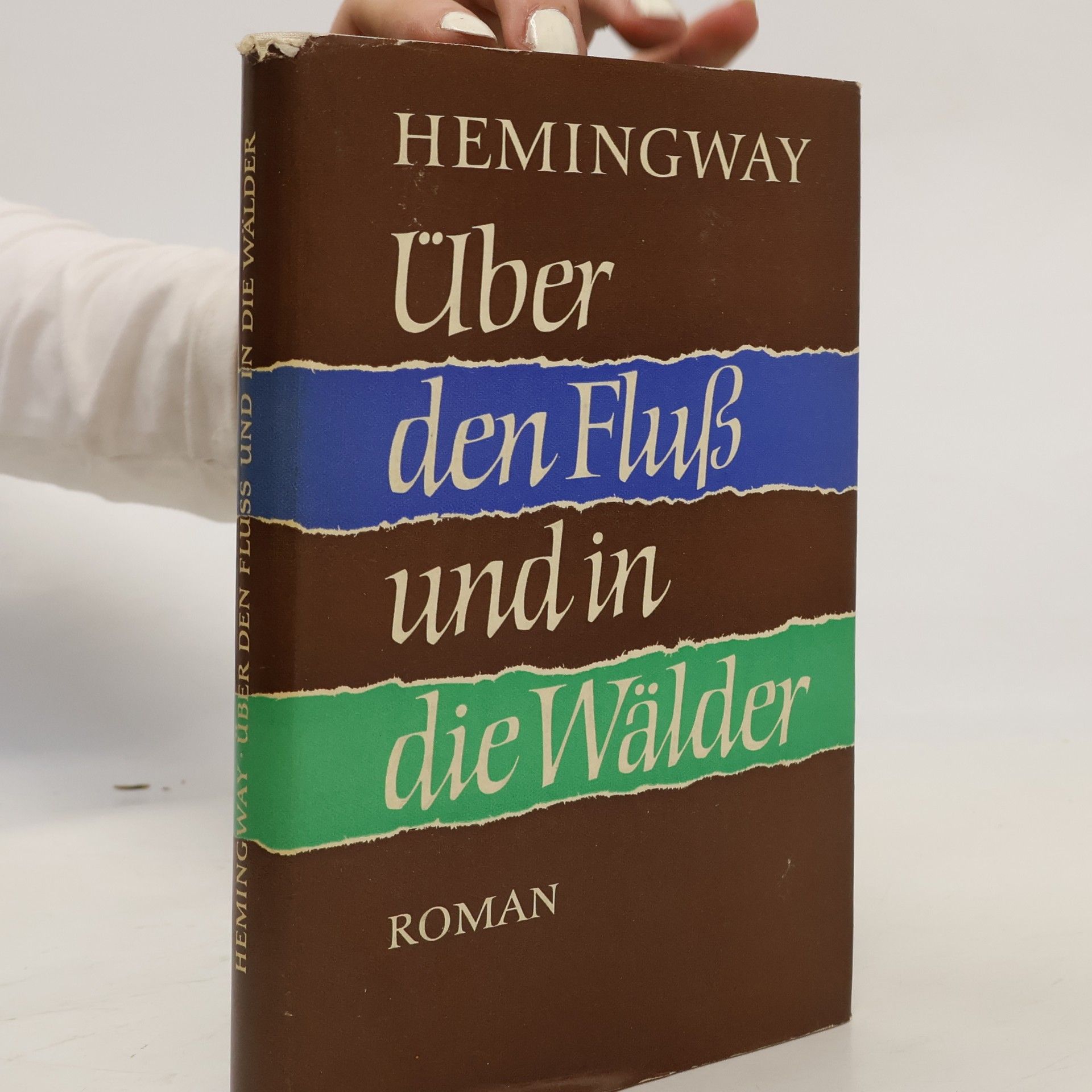 Ernest Hemingway Uber den Fluss und in die Wälder