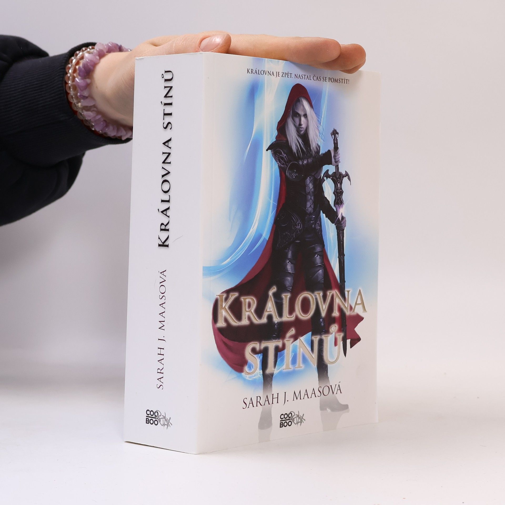 Sarah J. Maas Královna stínů