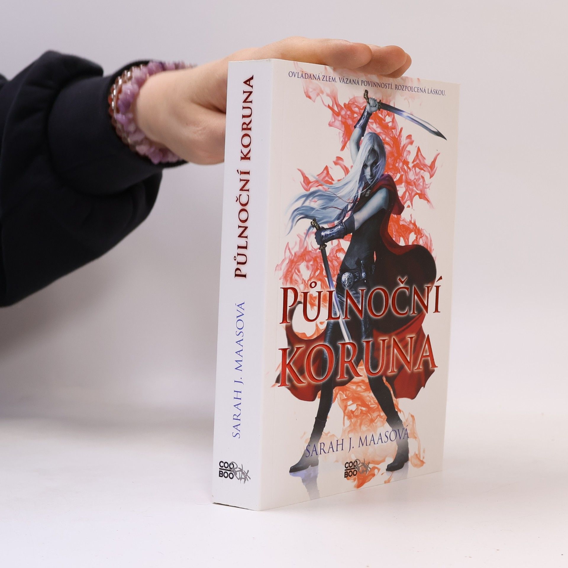 Sarah J. Maas Půlnoční koruna