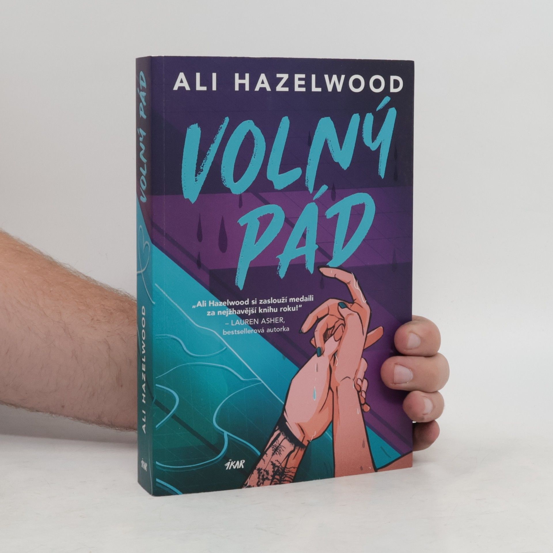 Ali Hazelwood Volný pád