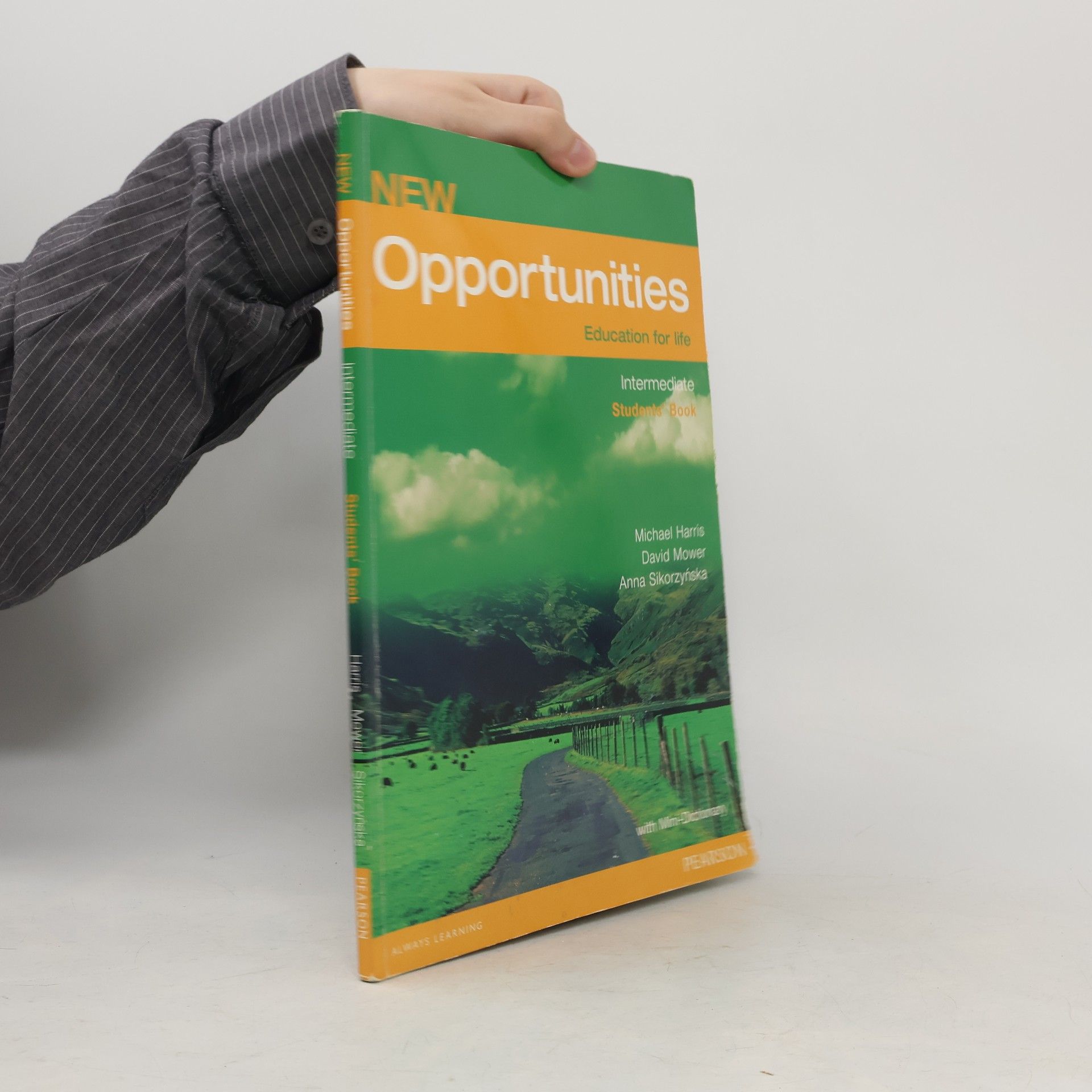 Kolektiv autorů New Opportunities. Intermediate. Student's Book with Mini-Dictionary