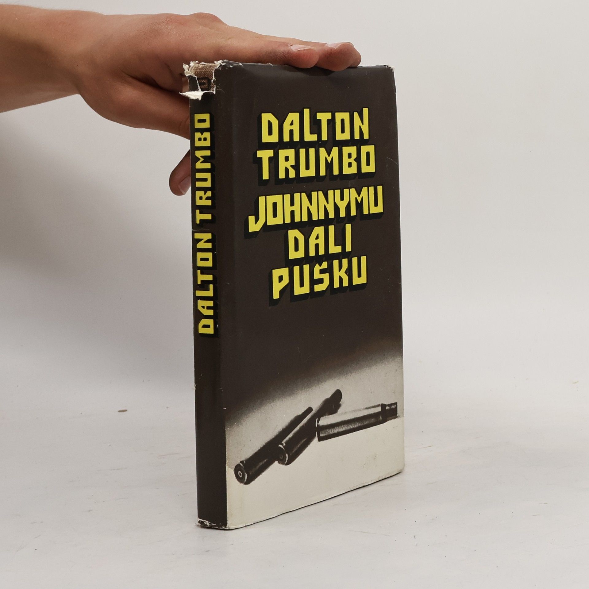 Dalton Trumbo Johnnymu dali pušku