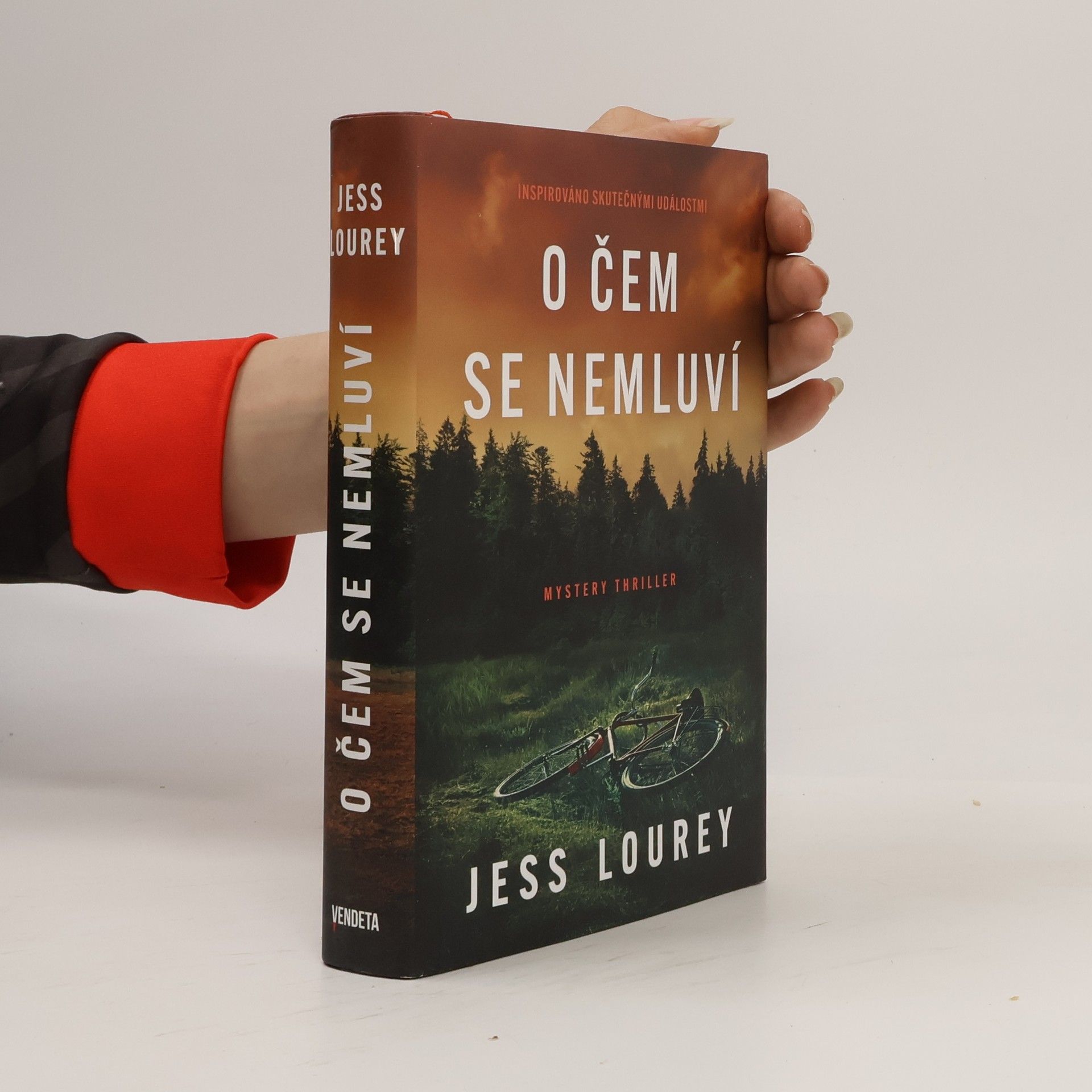 Jess Lourey O čem se nemluví