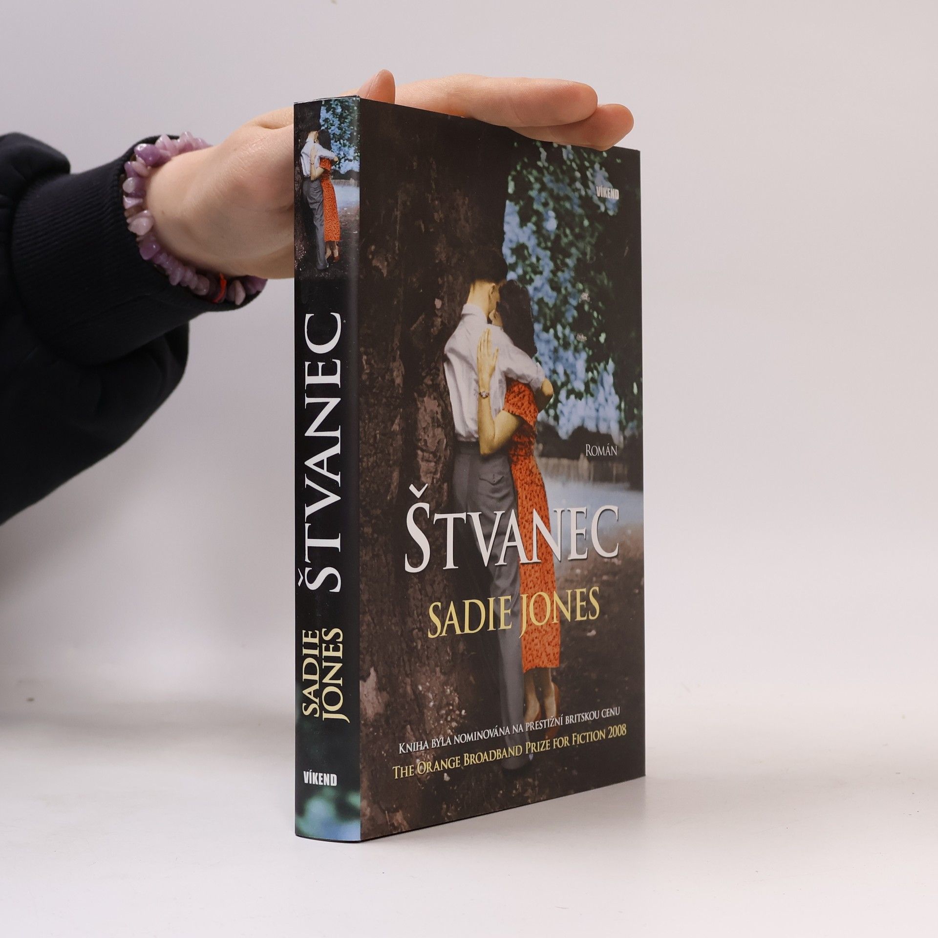 Sadie Jones Štvanec