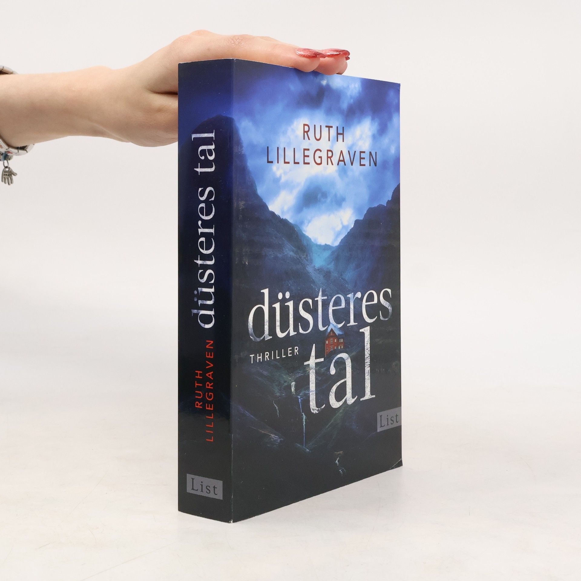 Clara-Trilogie: Düsteres Tal
