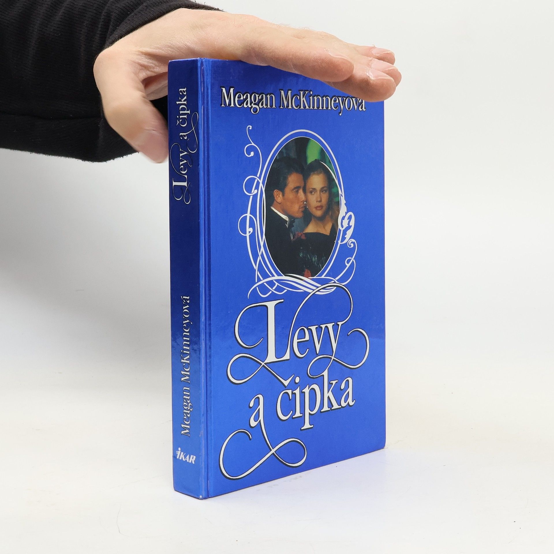 Meagan McKinney Levy a čipka