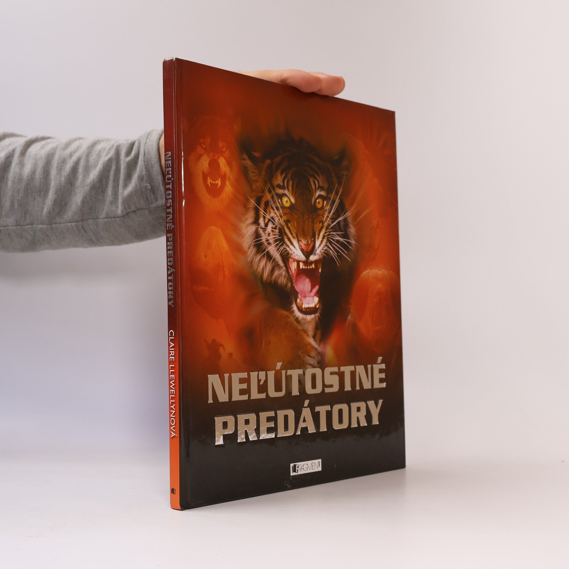 Claire Llewellyn Nel'útostné predátory