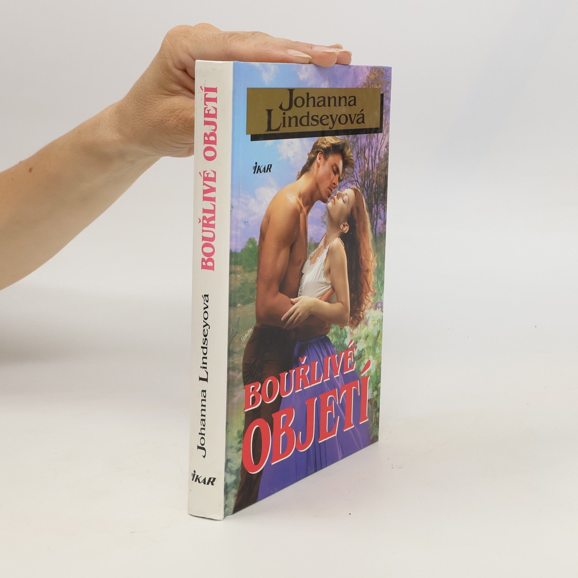 Johanna Lindsey Bouřlivé objetí