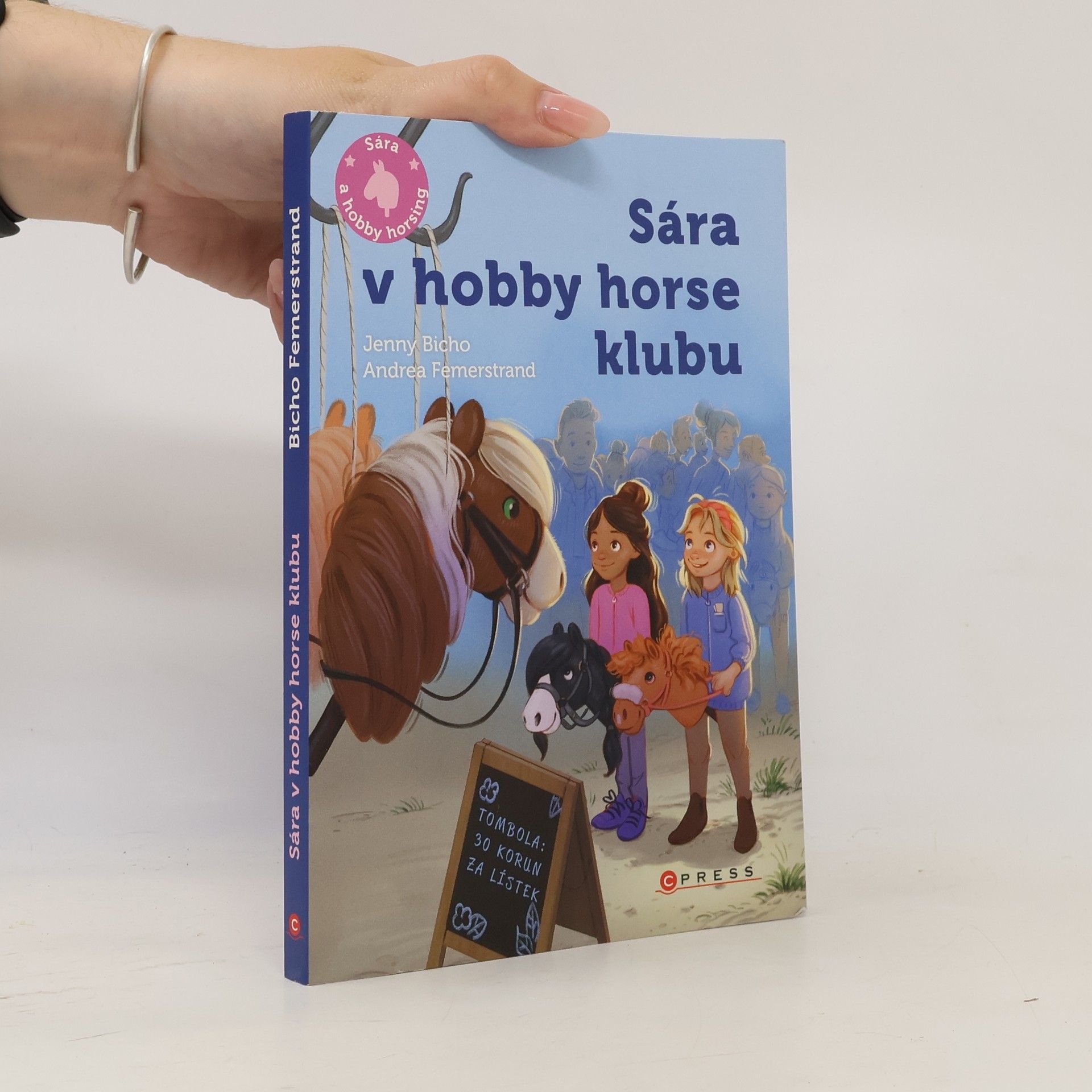 Andrea Femerstrand Sára v hobby horse klubu