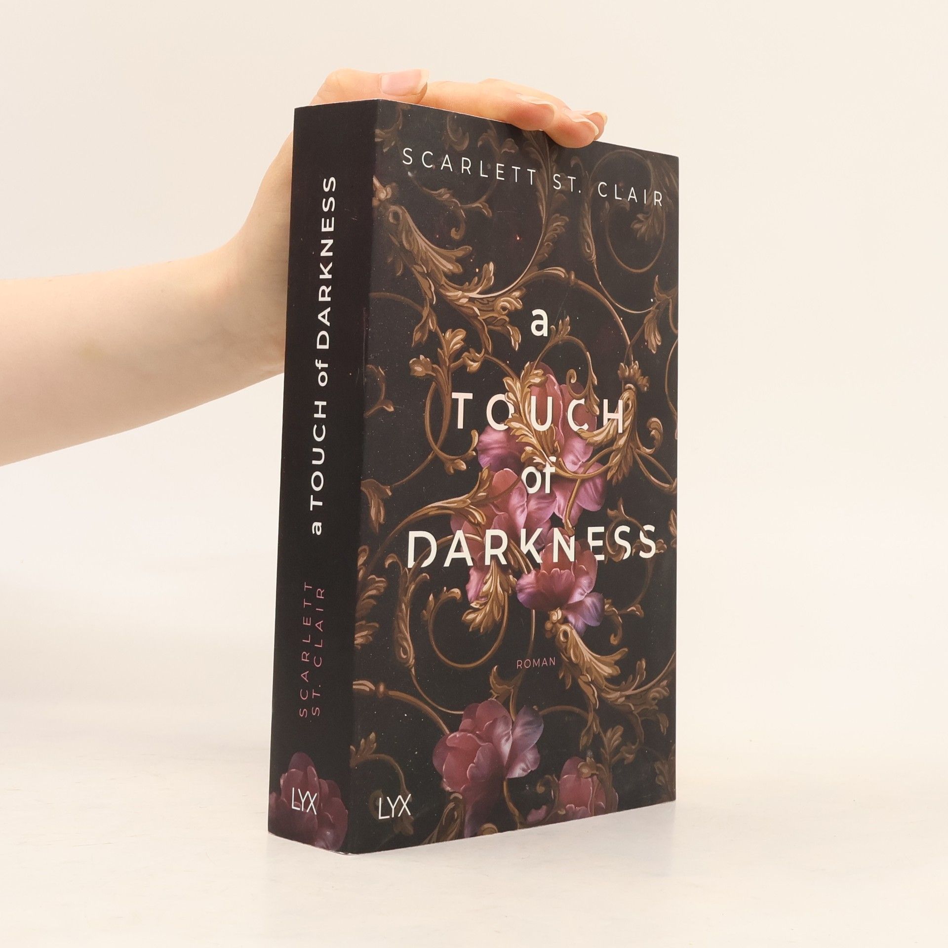 Scarlett St. Clair A Touch of Darkness