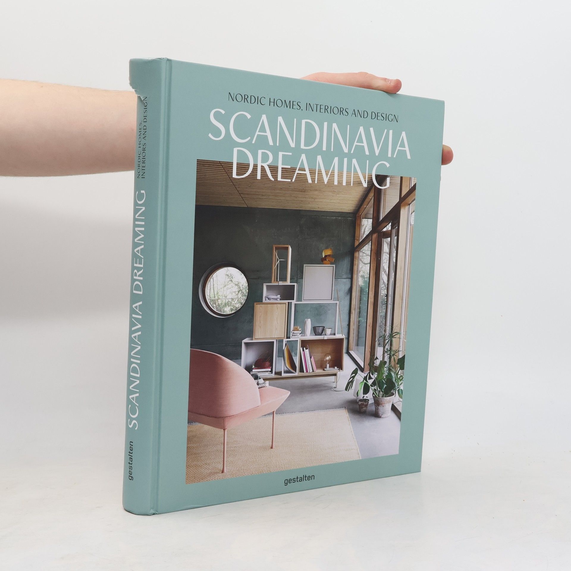 Scandinavia dreaming : Nordic homes, interiors and design