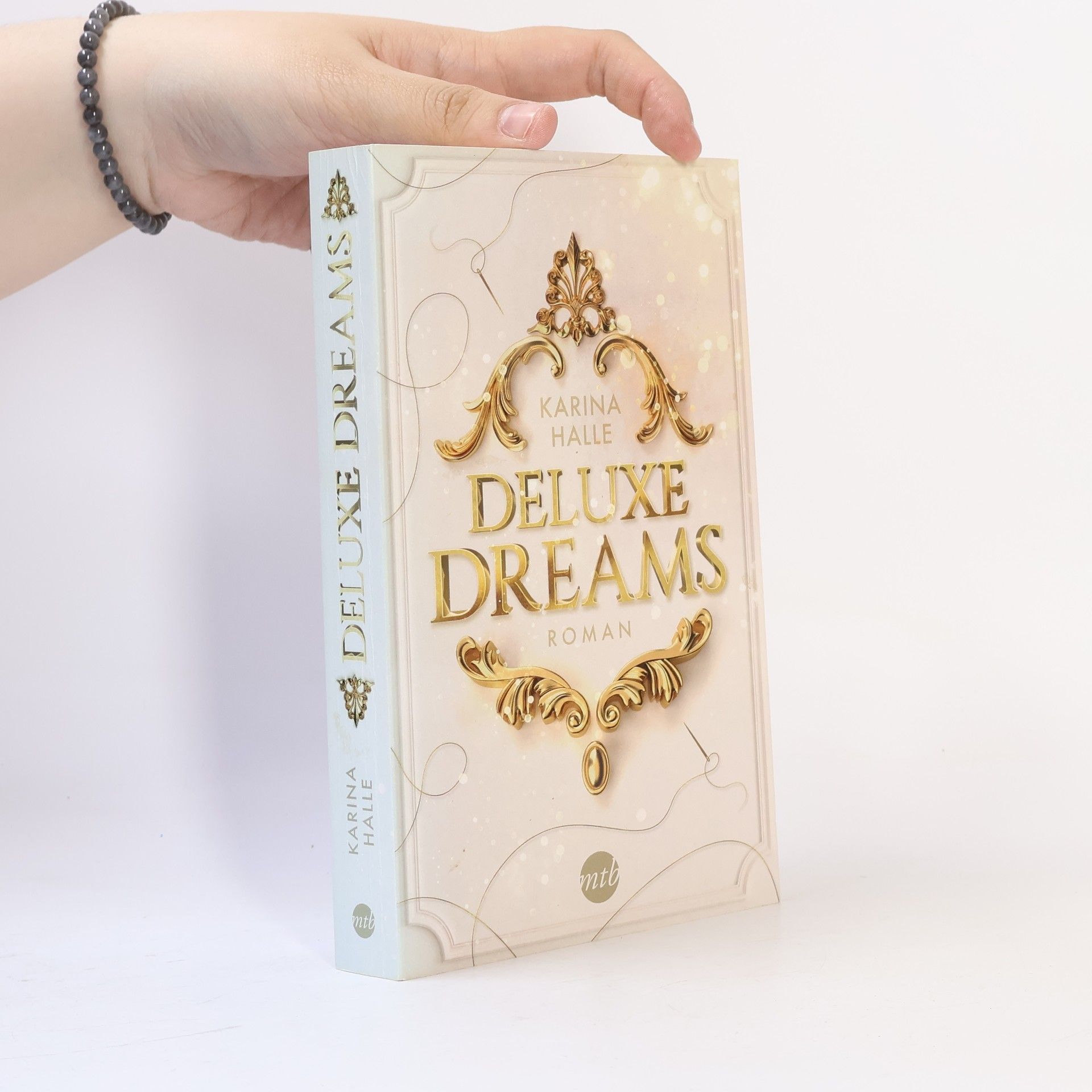Karina Halle Deluxe Dreams