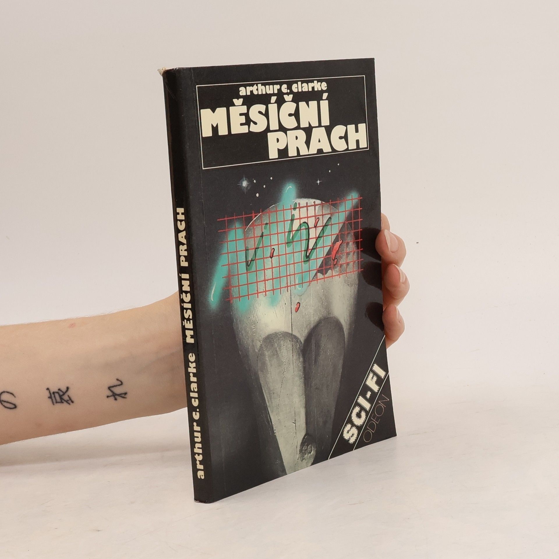 Arthur C. Clarke Měsíční prach