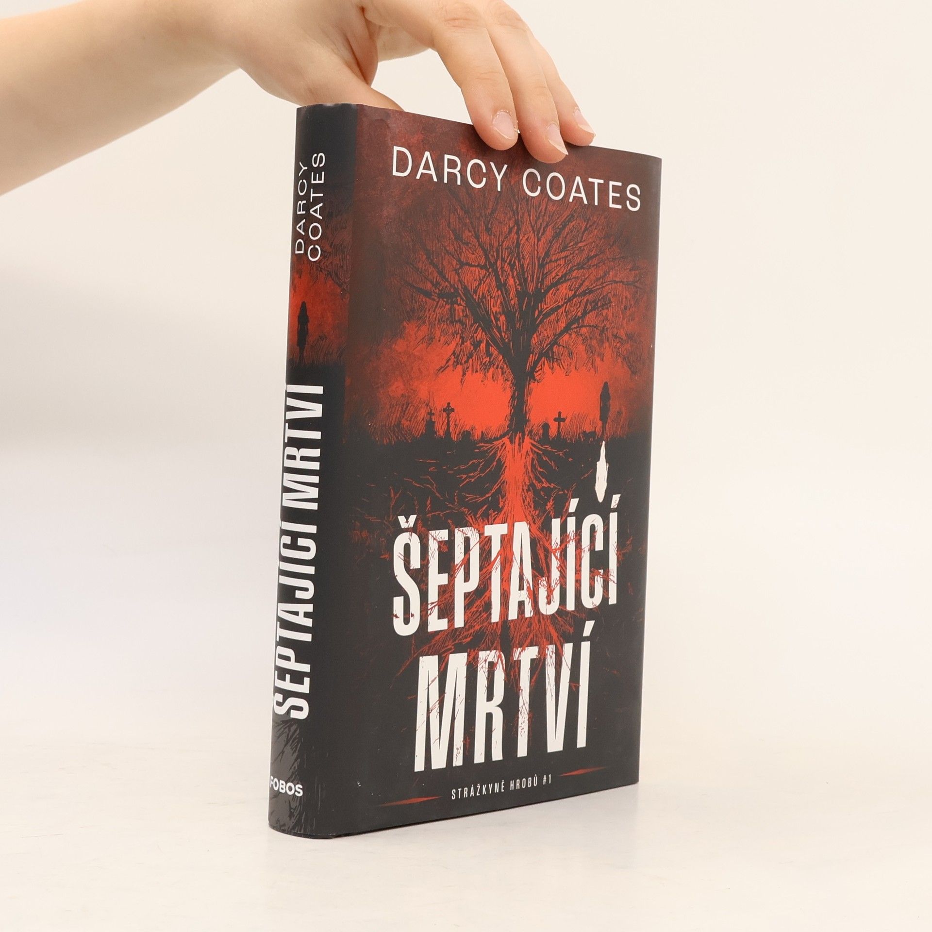 Darcy Coates Šeptající mrtví
