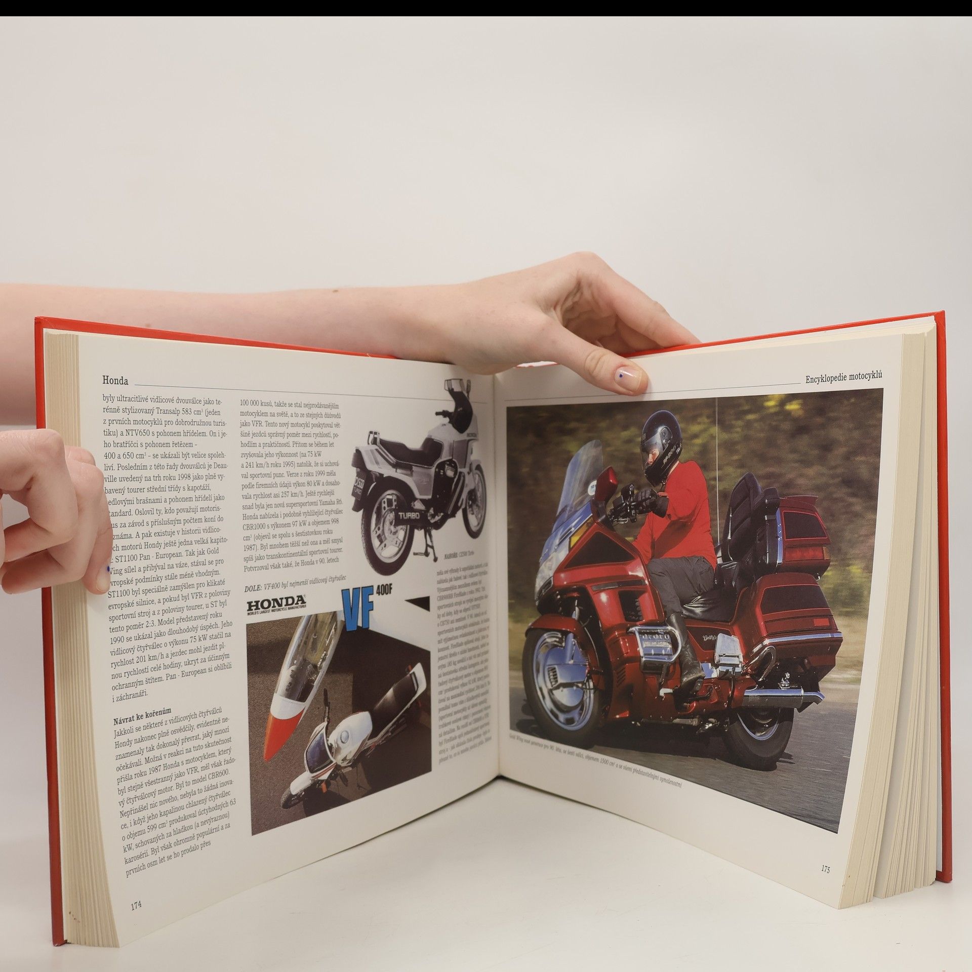 Peter Henshaw Encyklopedie motocyklů