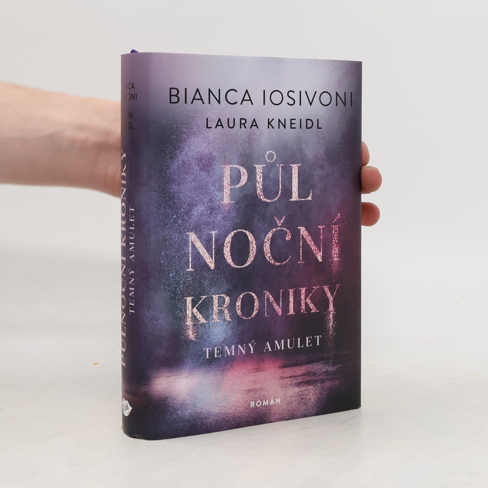 Půlnoční kroniky: Temný amulet.