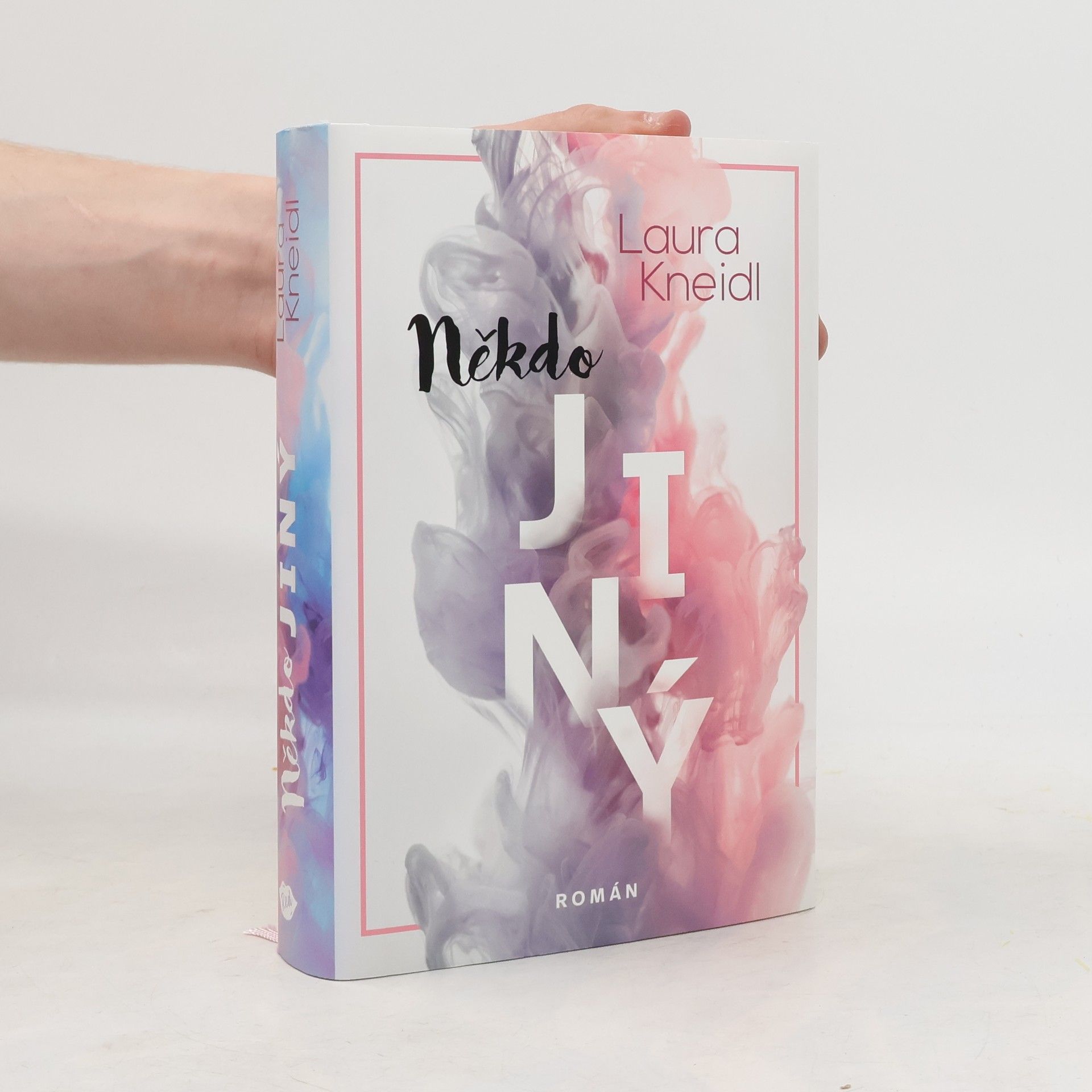 Laura Kneidl Někdo jiný