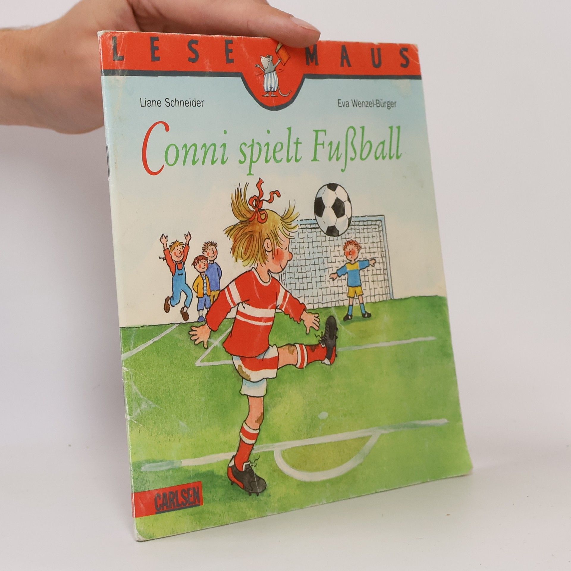 Liane Schneider Conni spielt Fußball