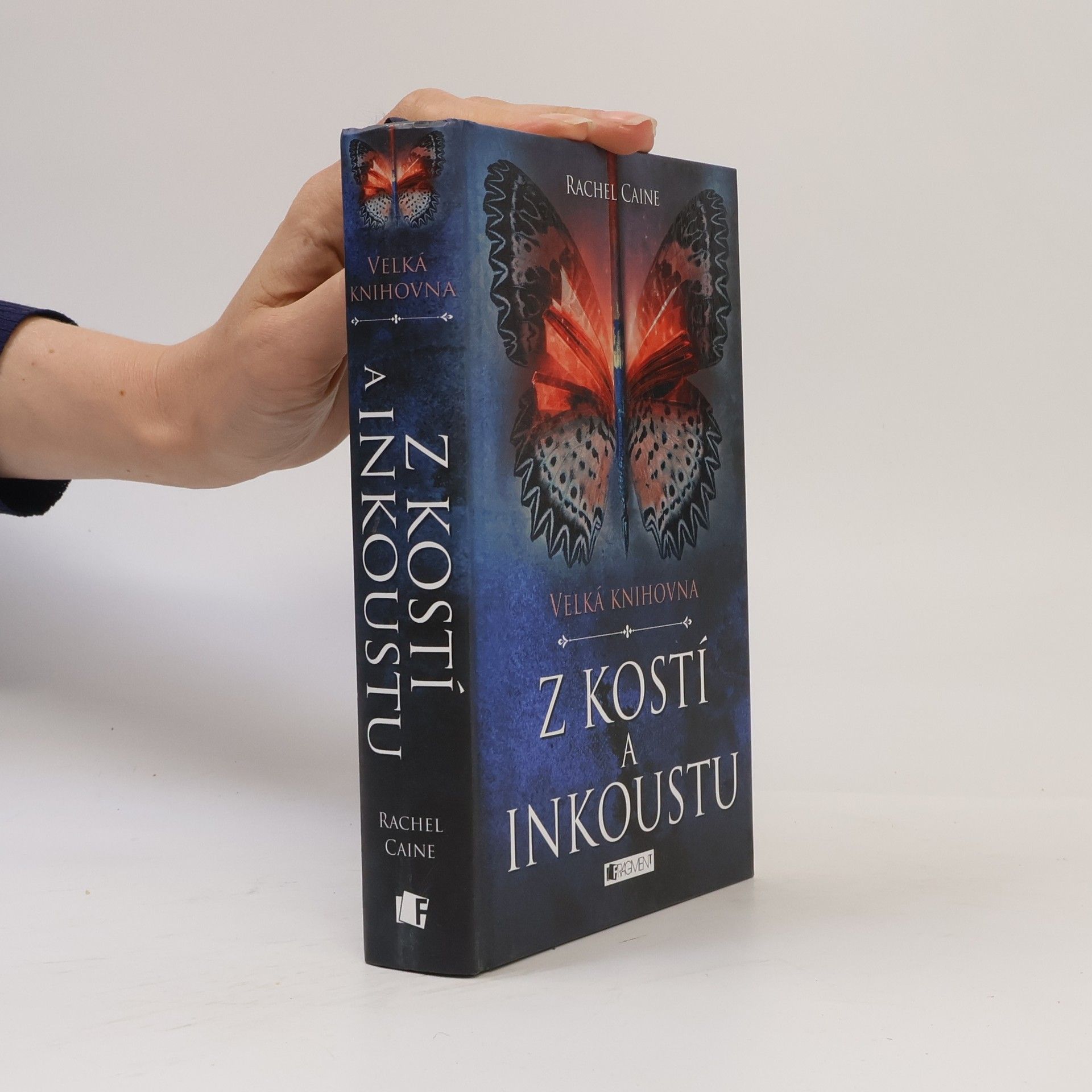 Rachel Caine Velká knihovna. Z kostí a inkoustu