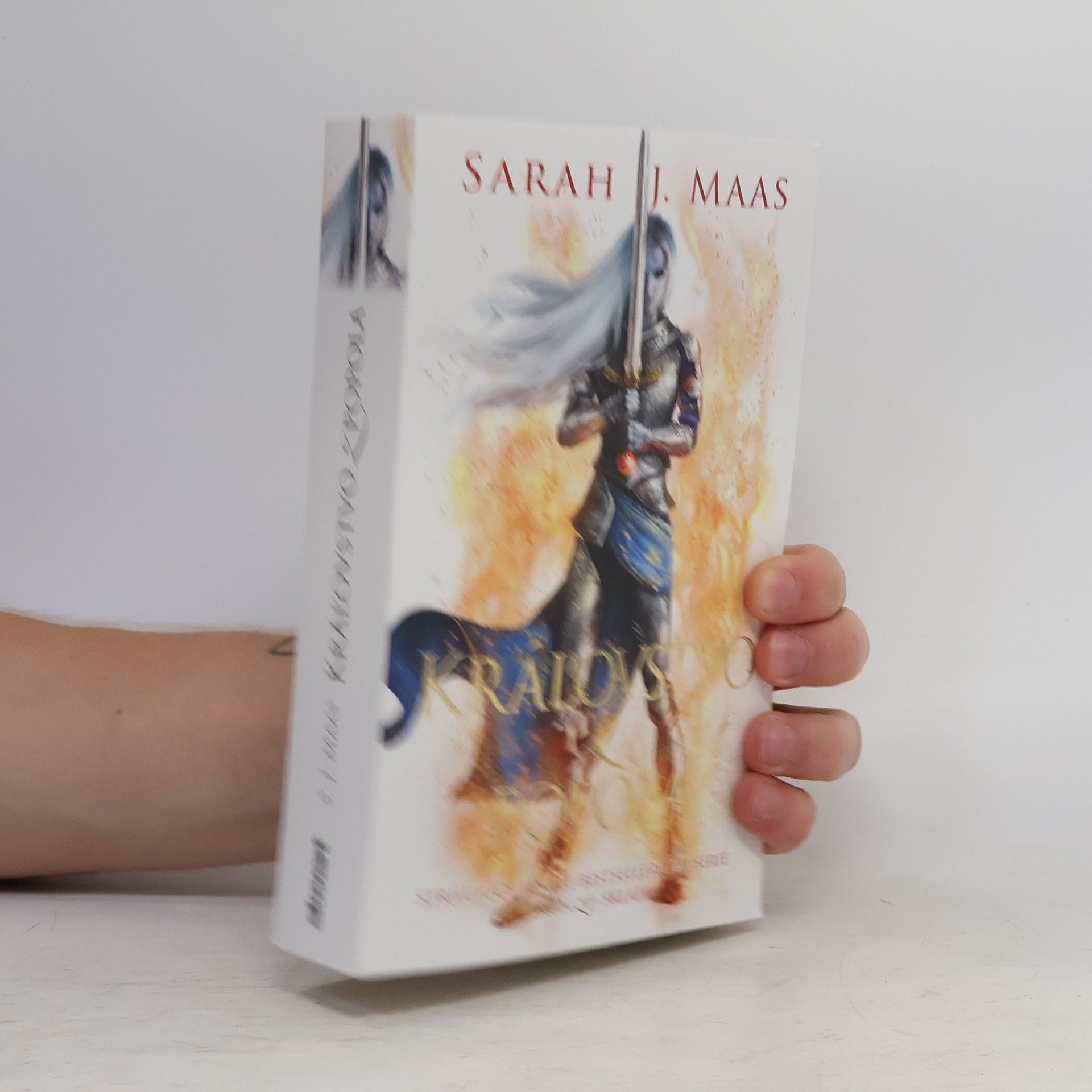 Sarah J. Maas Kráľovstvo z popola