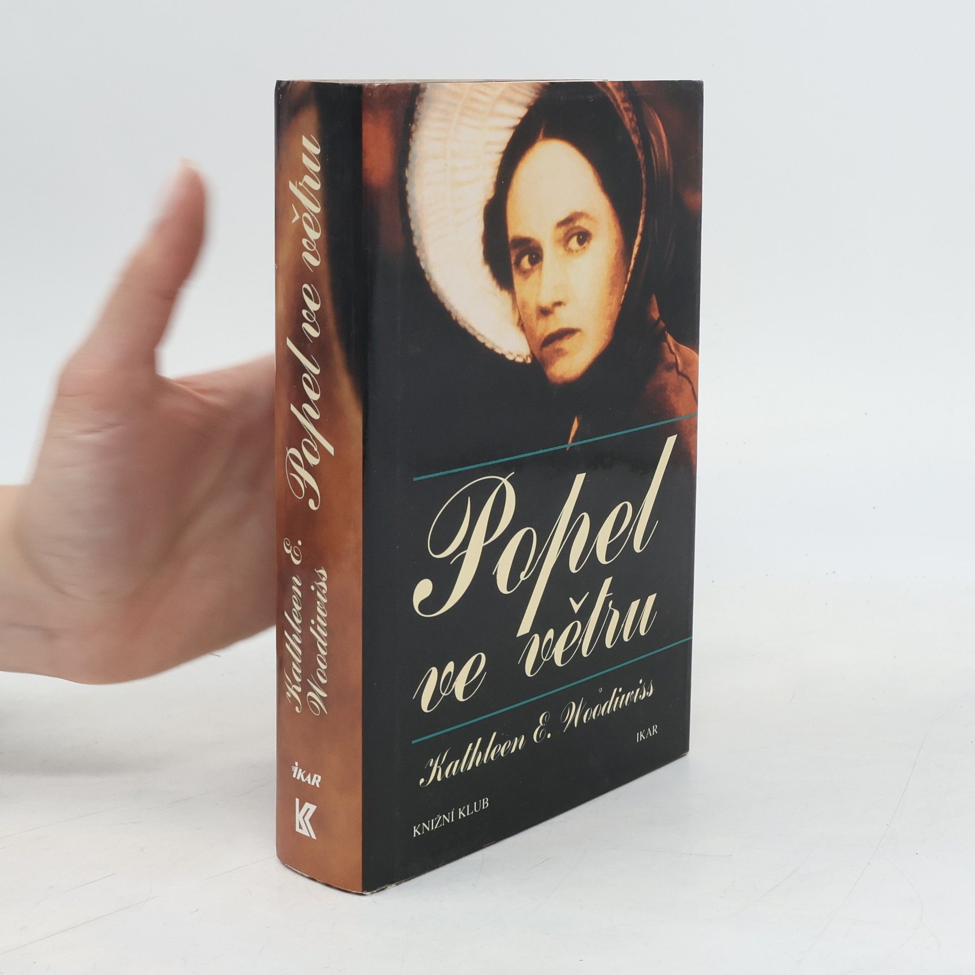 Kathleen E. Woodiwiss Popel ve větru