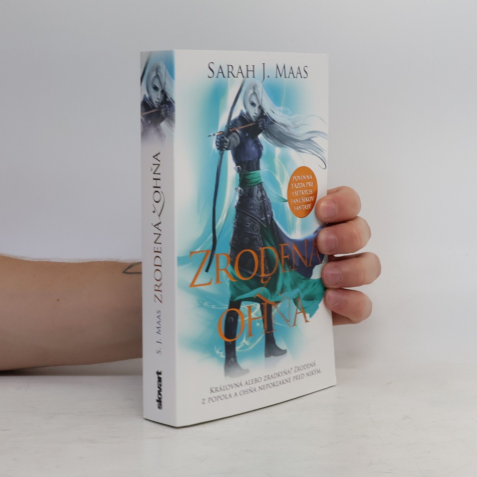 Sarah J. Maas Zrodená z ohňa