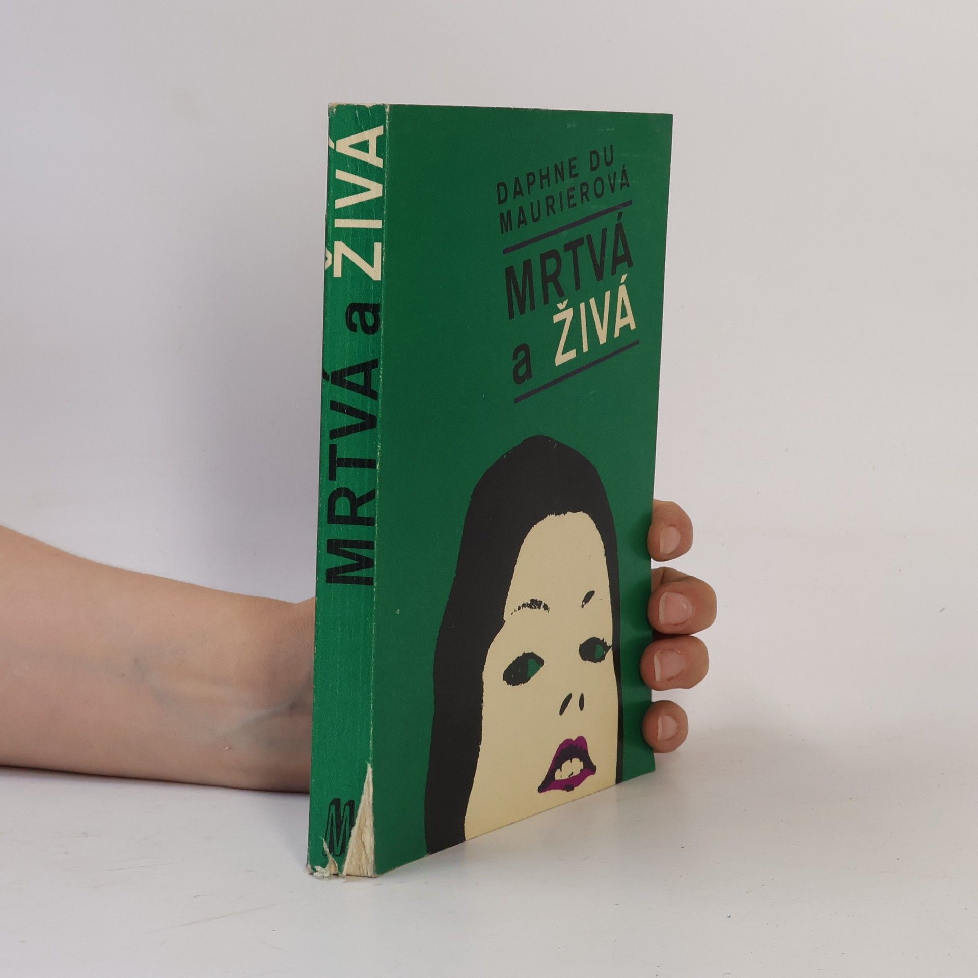 Daphne Du Maurier Mrtvá a živá