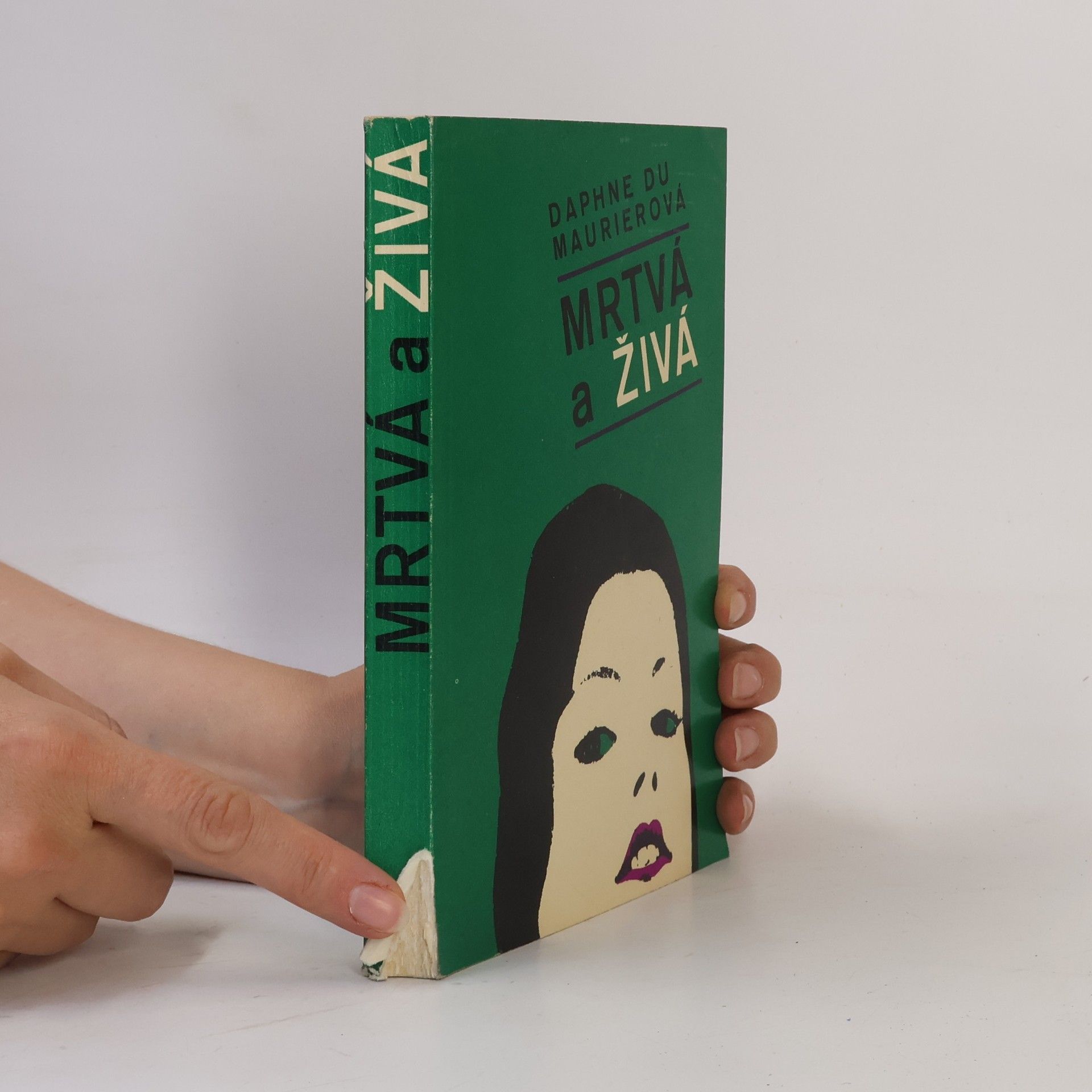 Daphne du Maurier Mrtvá a živá