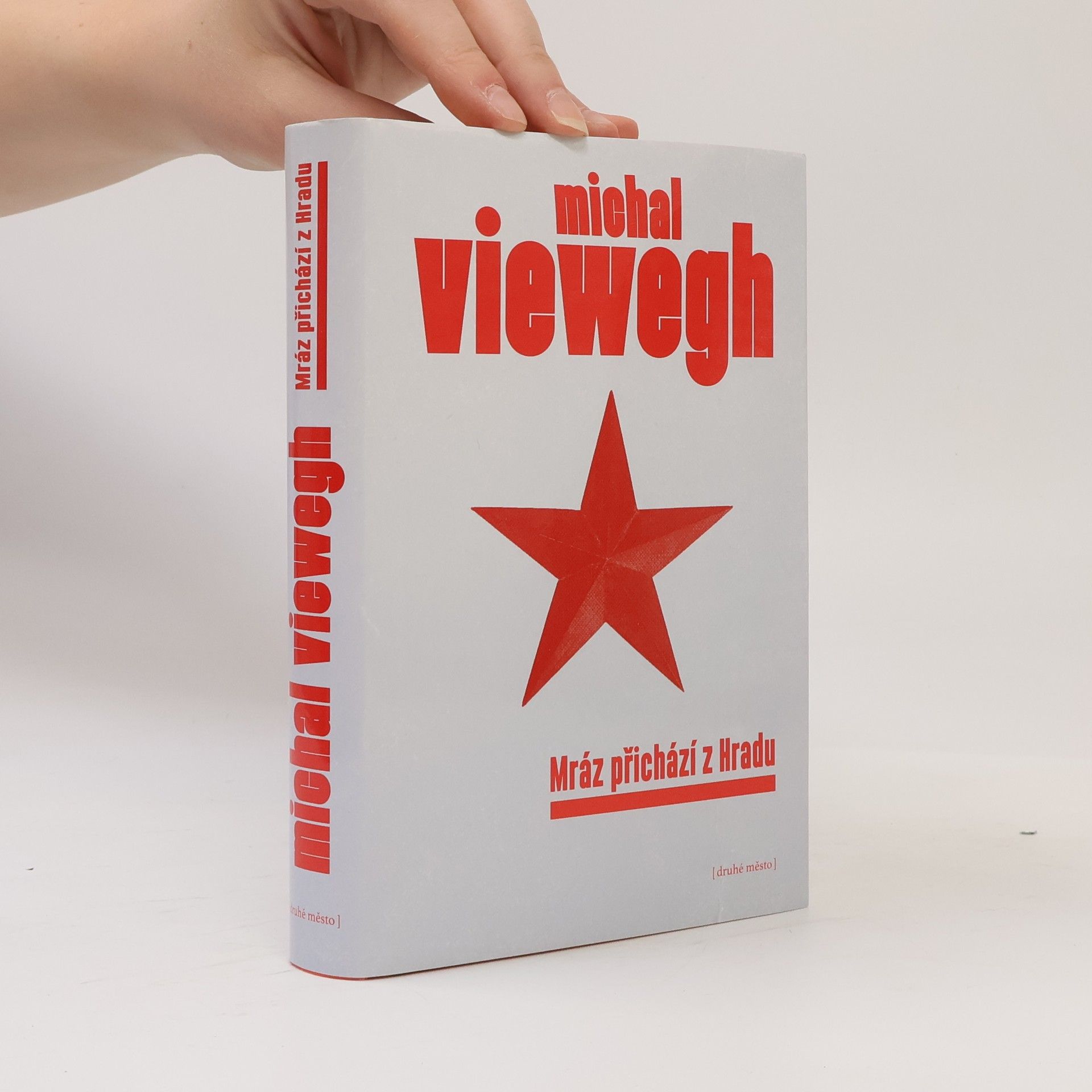 Michal Viewegh Mráz přichází z Hradu