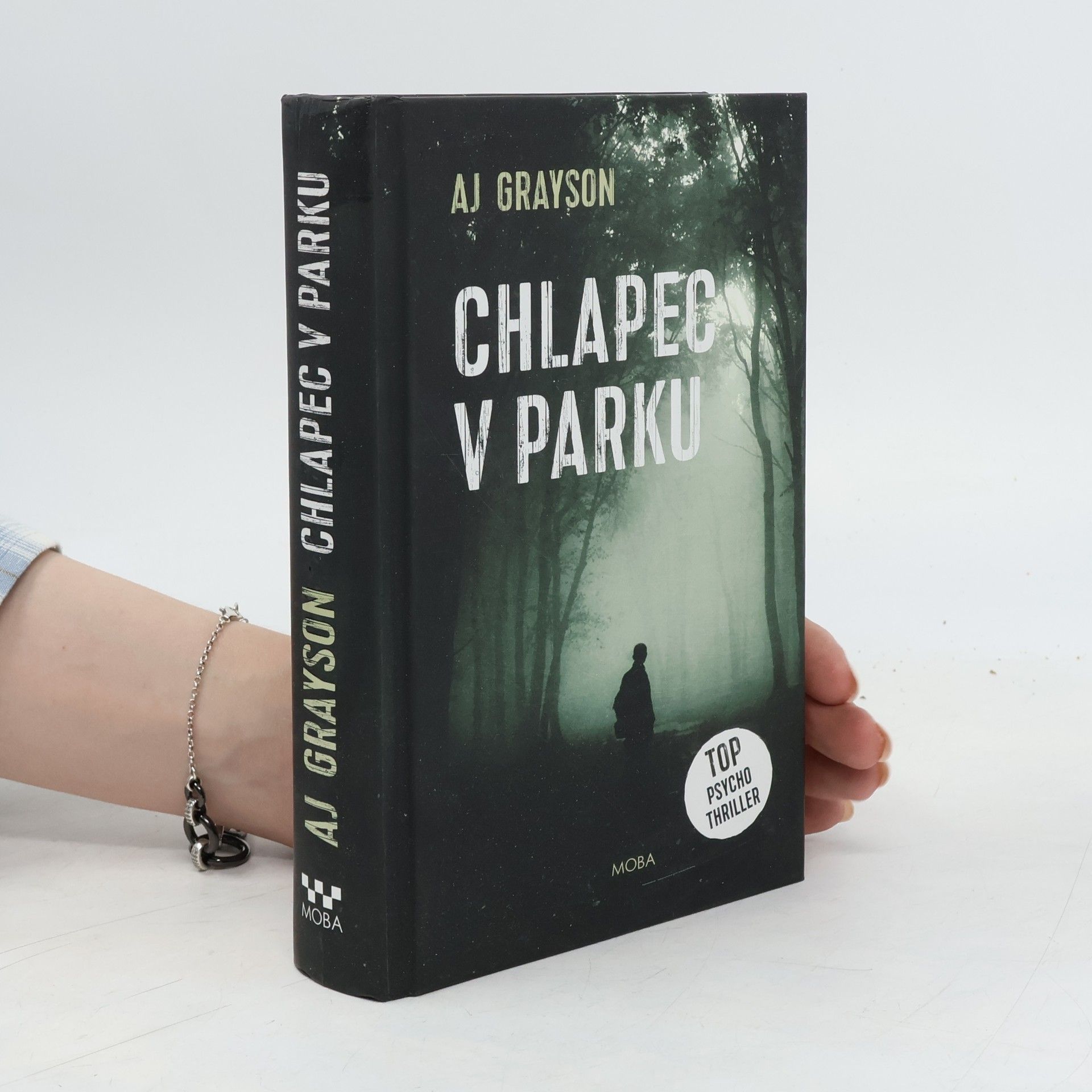 A. J. Grayson Chlapec v parku