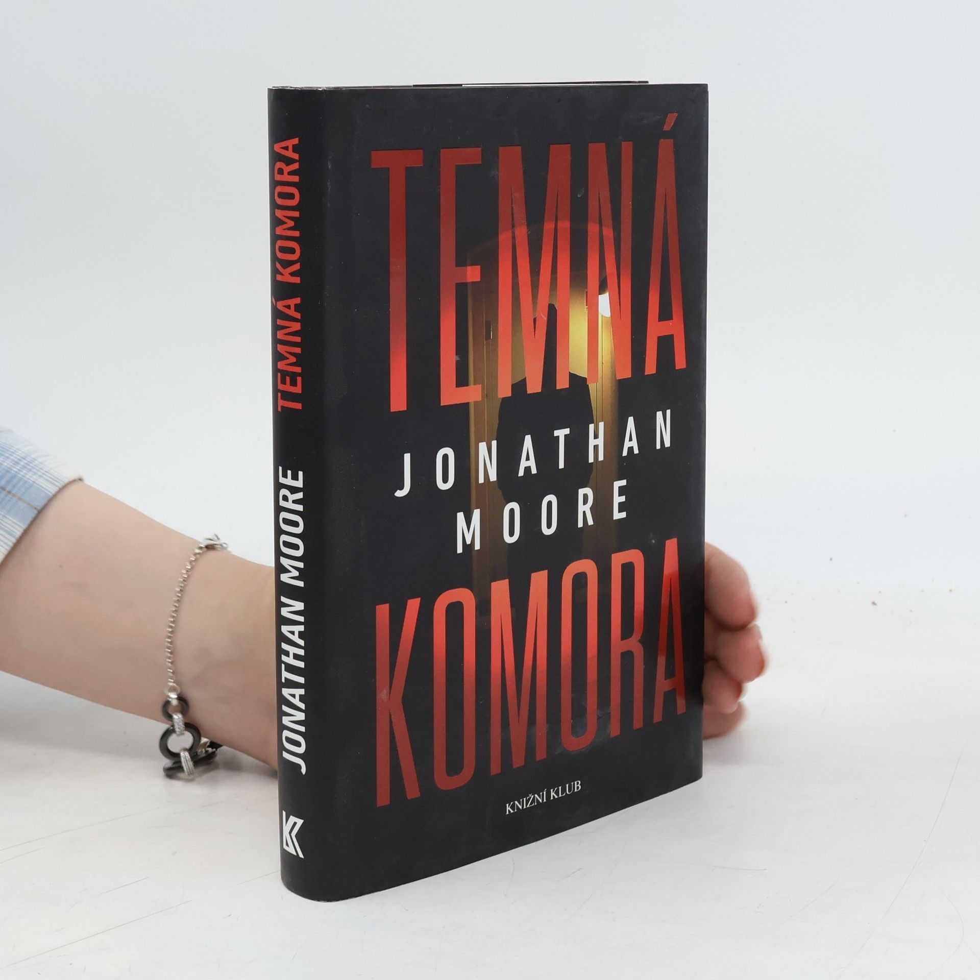 Jonathan Moore Temná komora