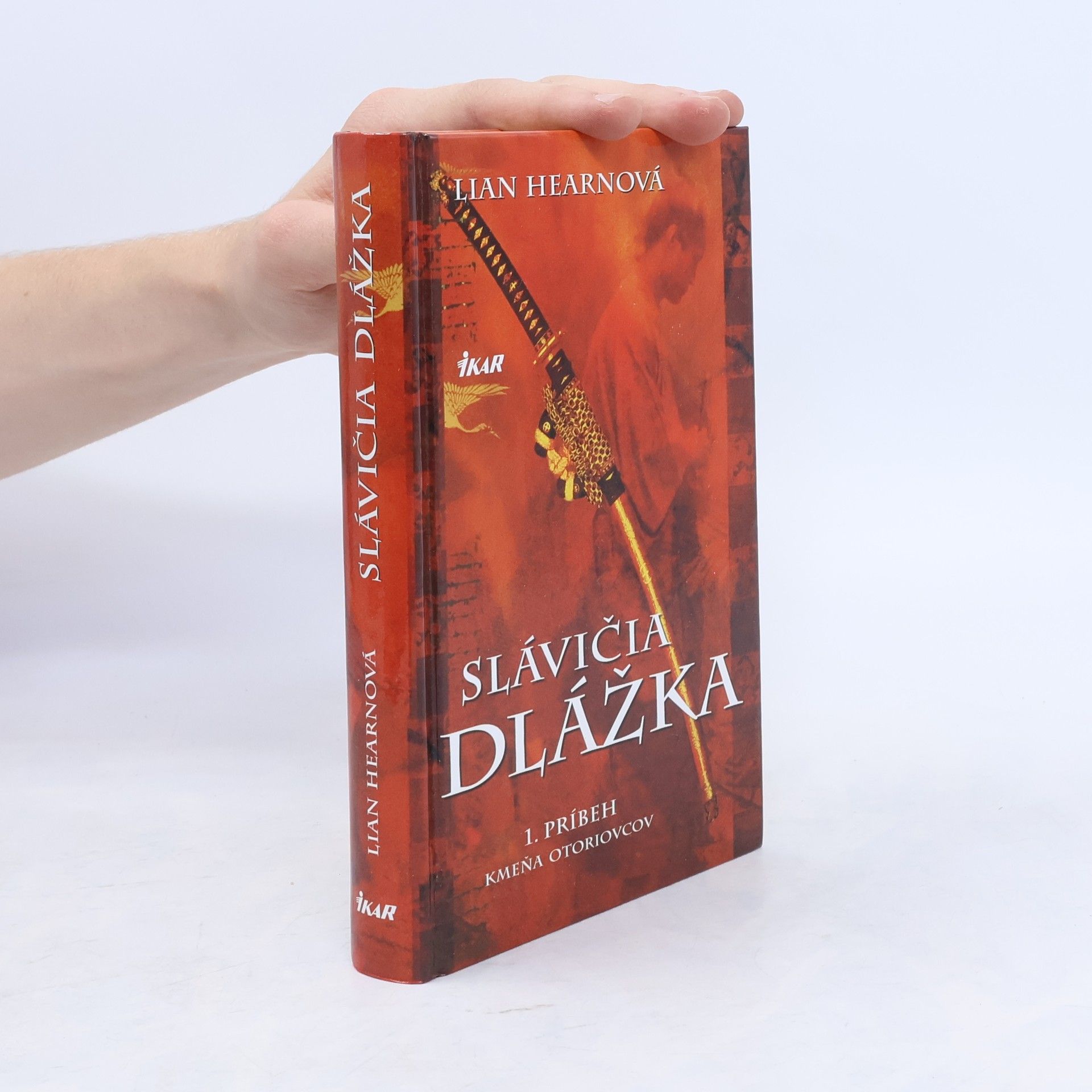 Lian Hearn Slávičia dlážka