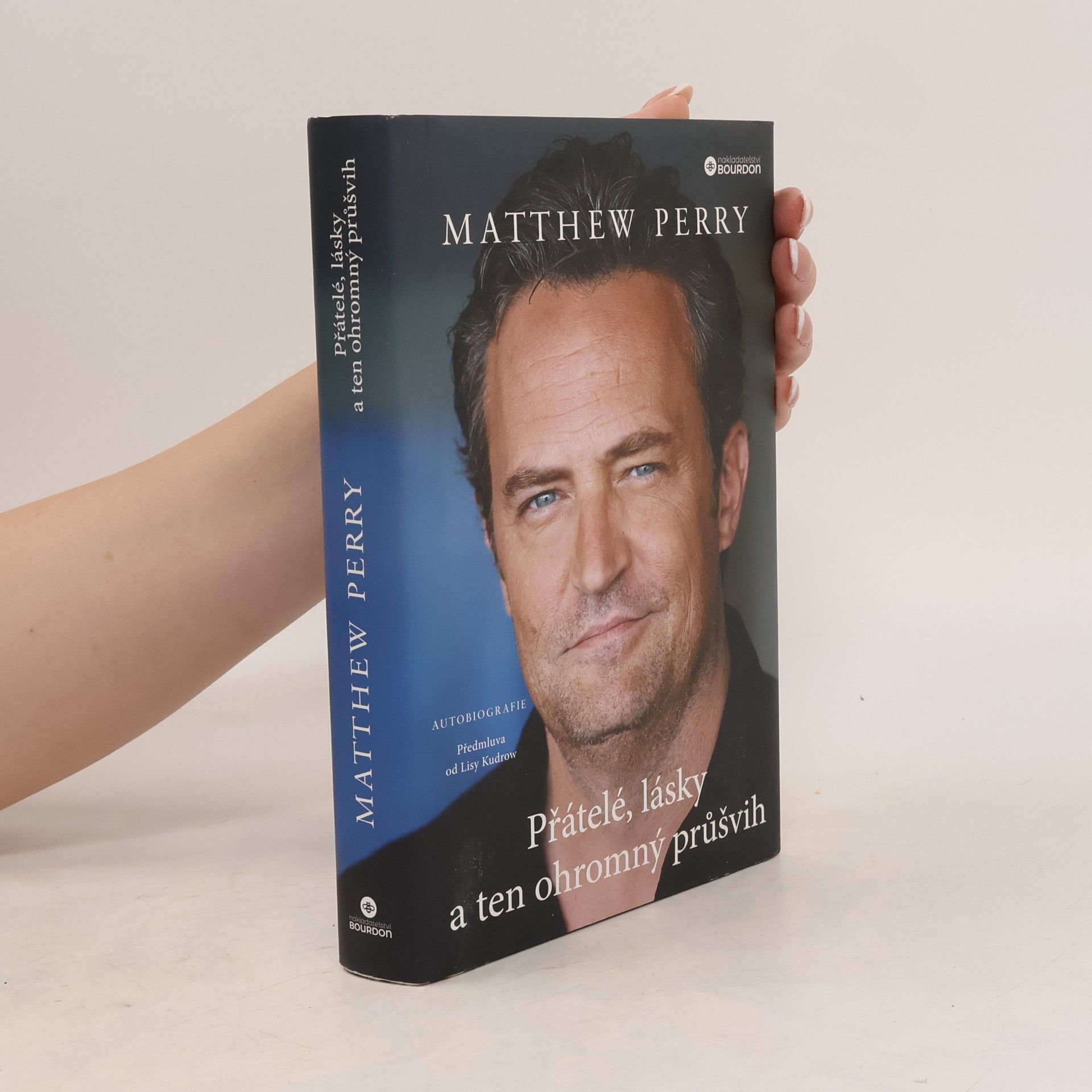 Matthew Perry Přátelé, lásky a ten ohromný průšvih