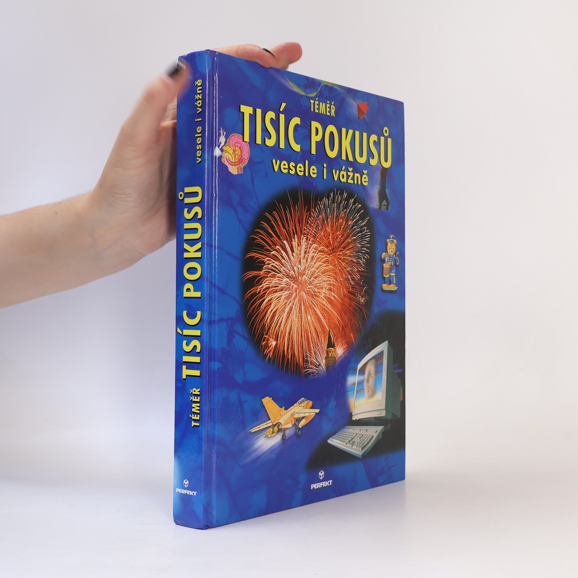 Kolektiv autorů Téměř tisíc pokusů: Vesele i vážně