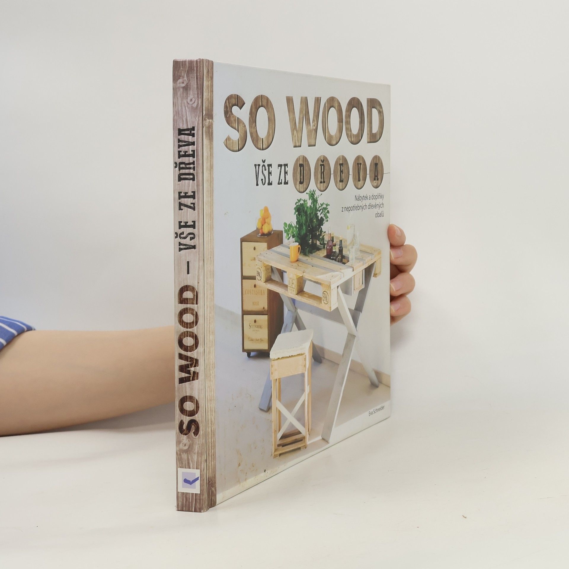 Eva Schneiderová So wood: Vše ze dřeva: Nábytek a doplňky z nepotřebných dřevěných obalů
