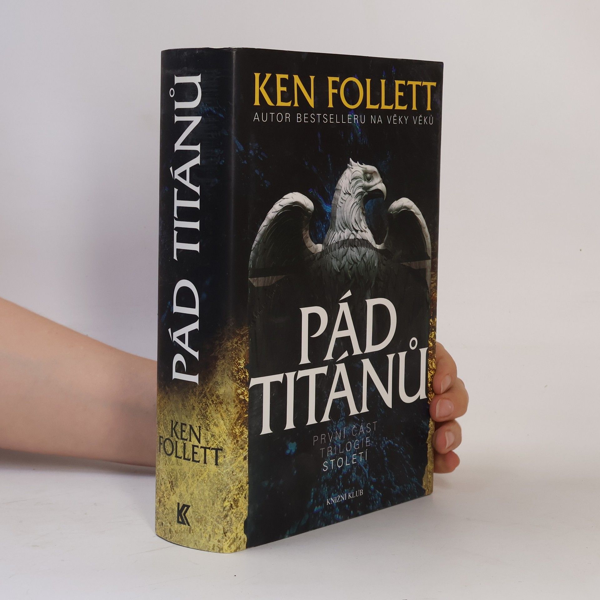 Ken Follett Pád titánů
