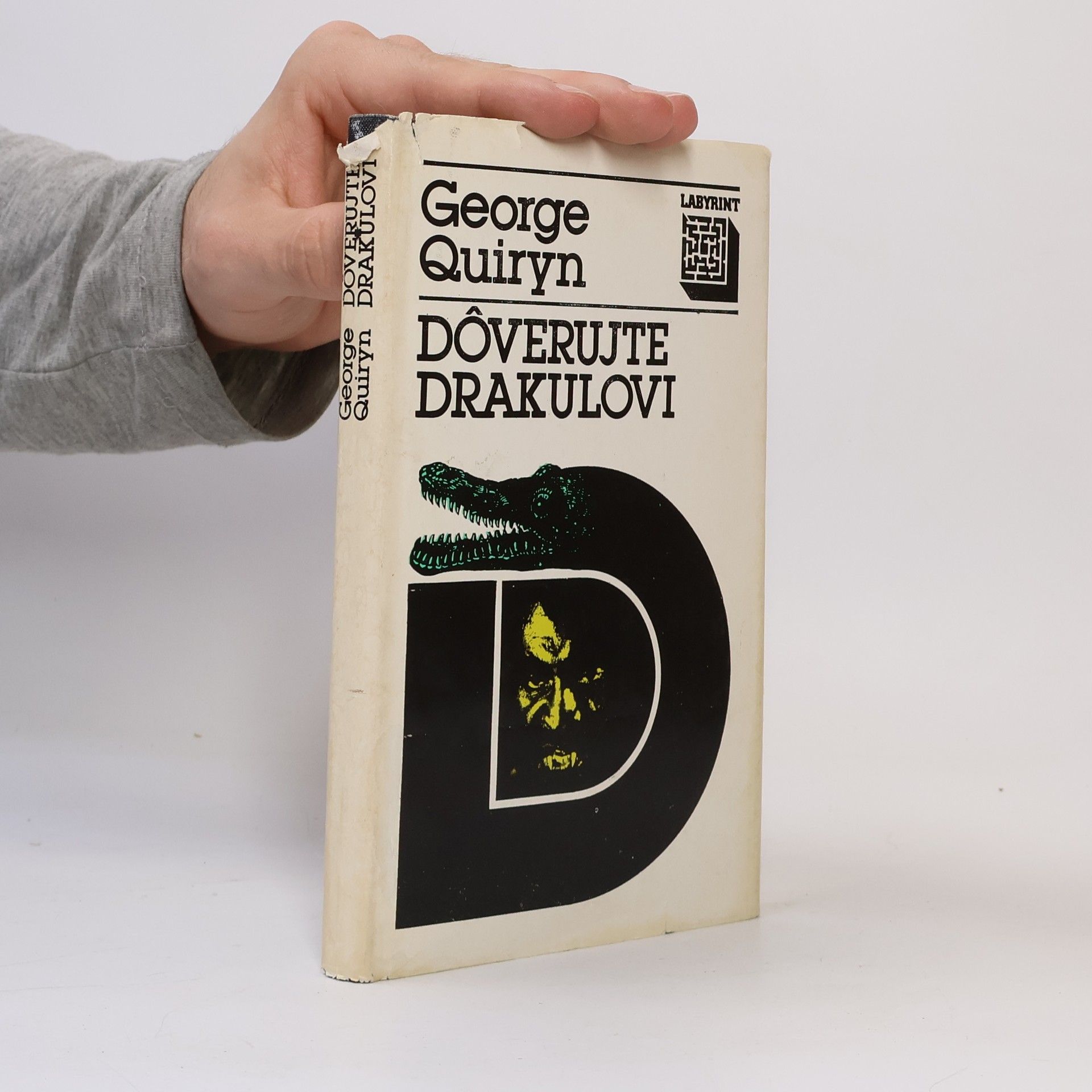 George Quiryn Dôverujte Drakulovi