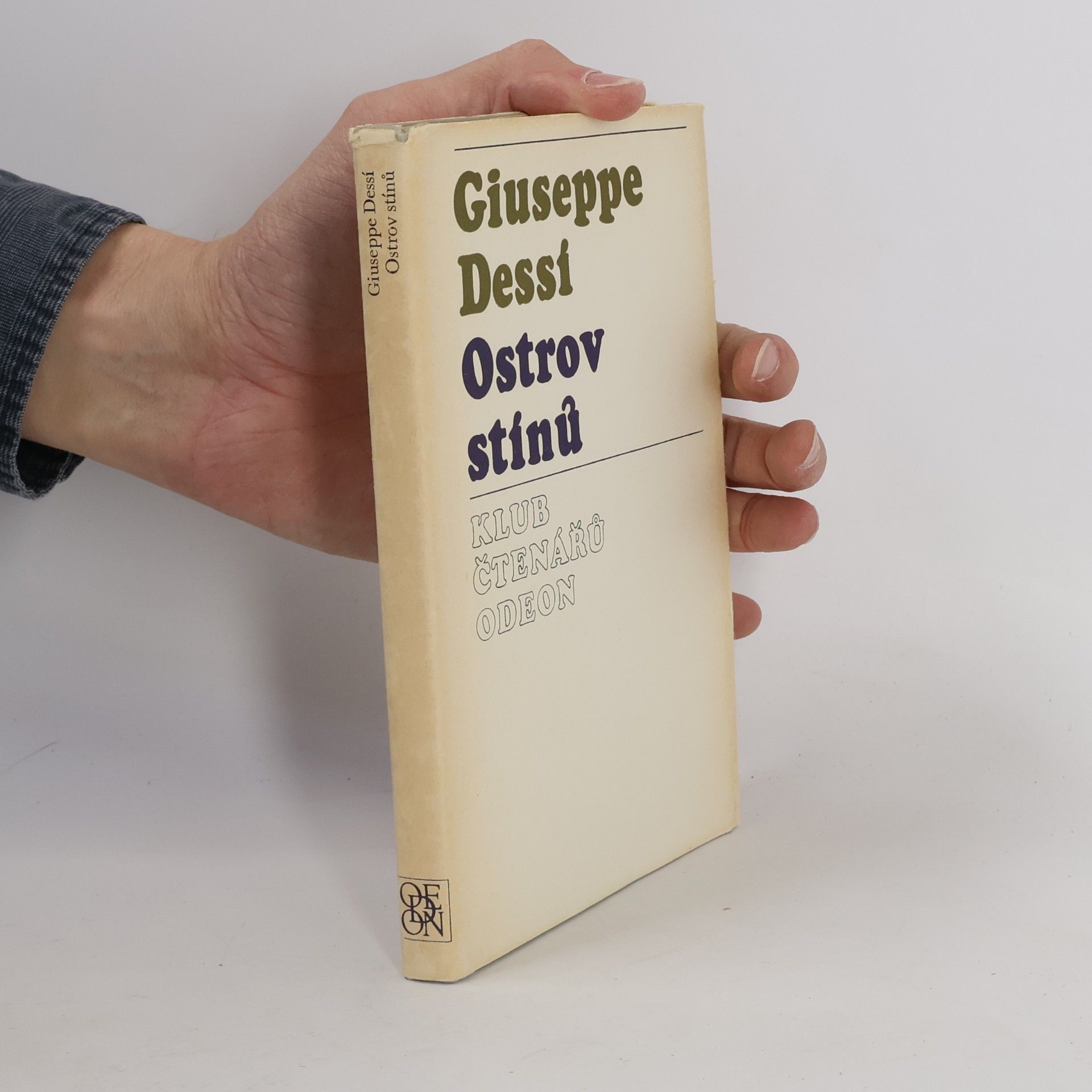 Giuseppe Dessí Ostrov stínů