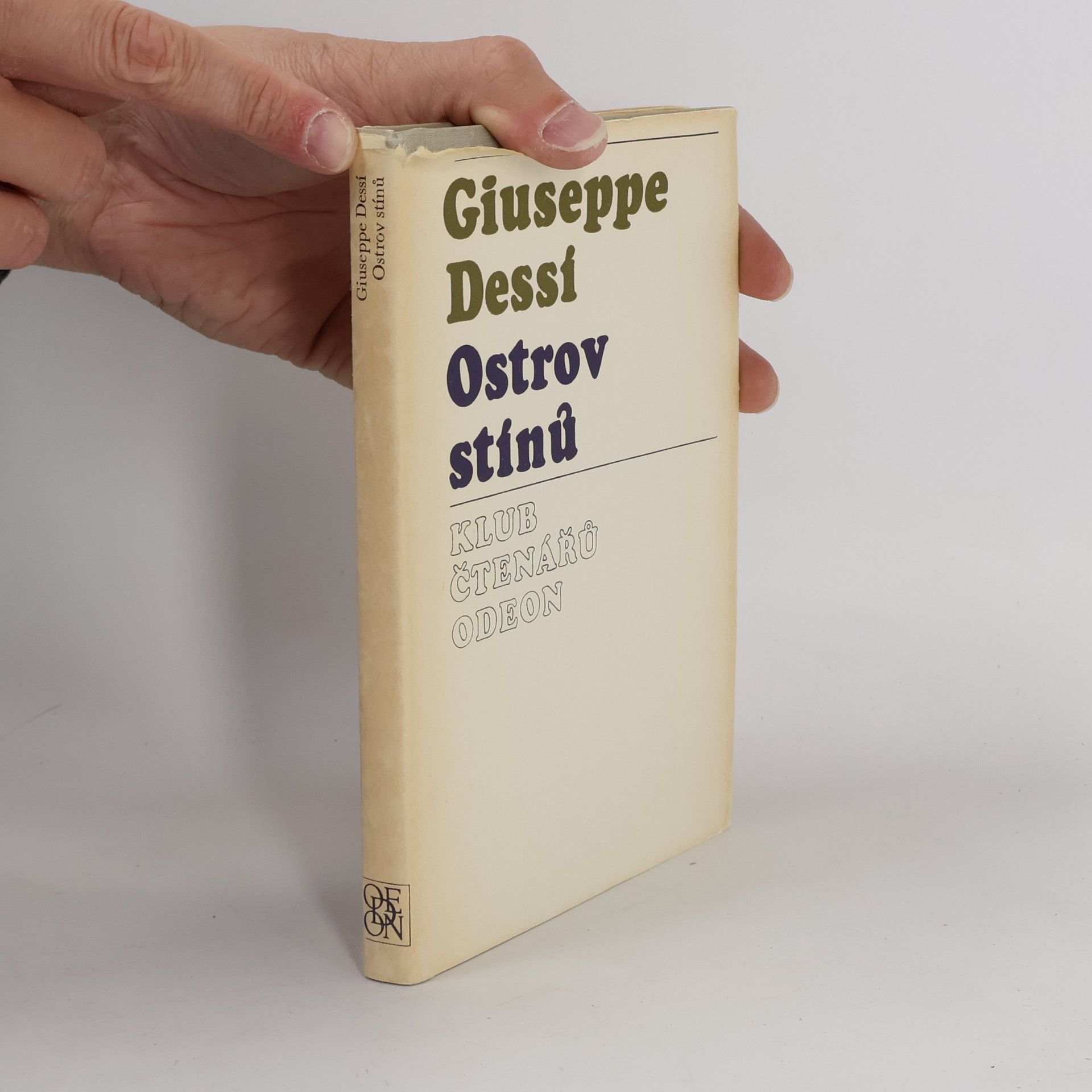 Giuseppe Dessí Ostrov stínů