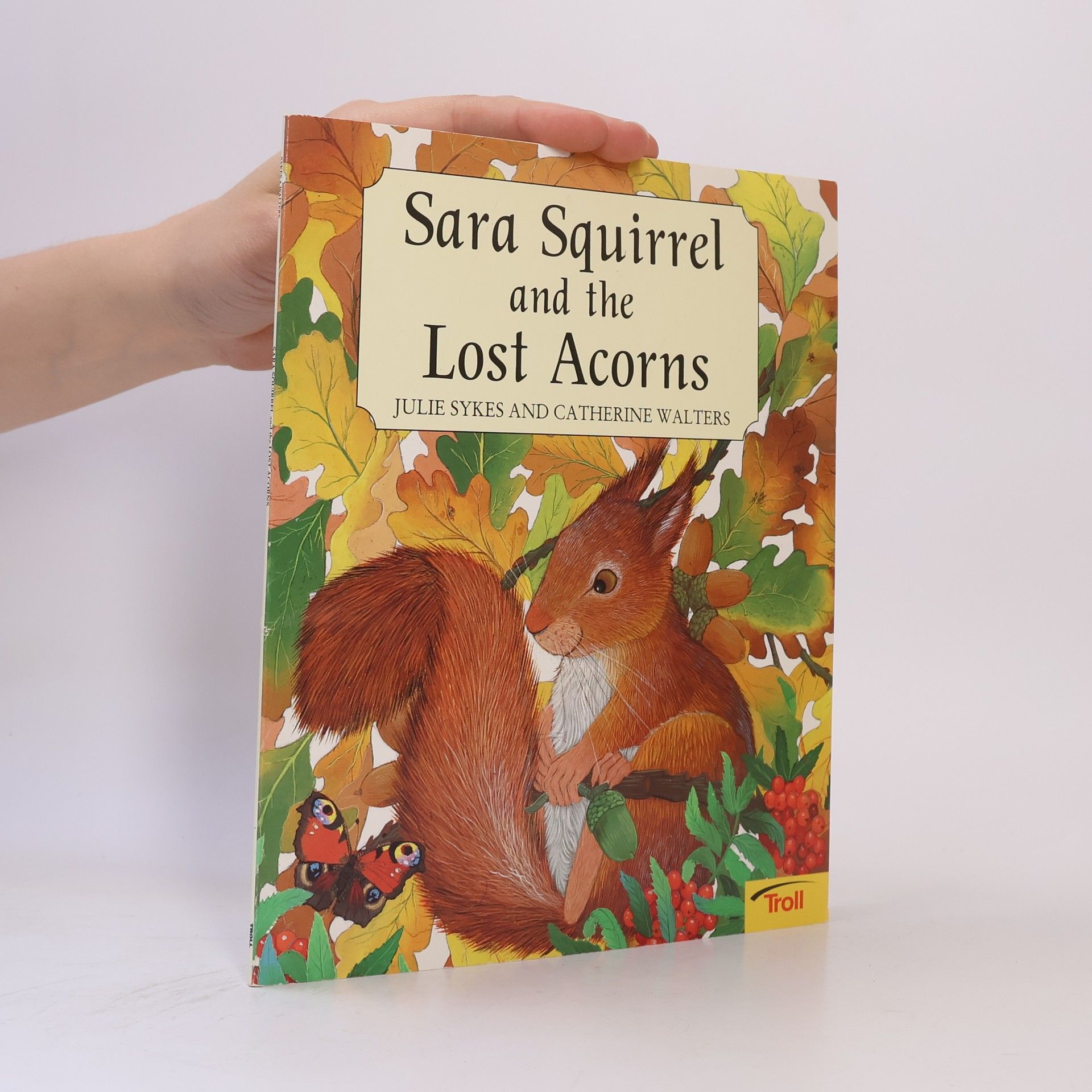 Sara Squirrel and the Lost Acorns