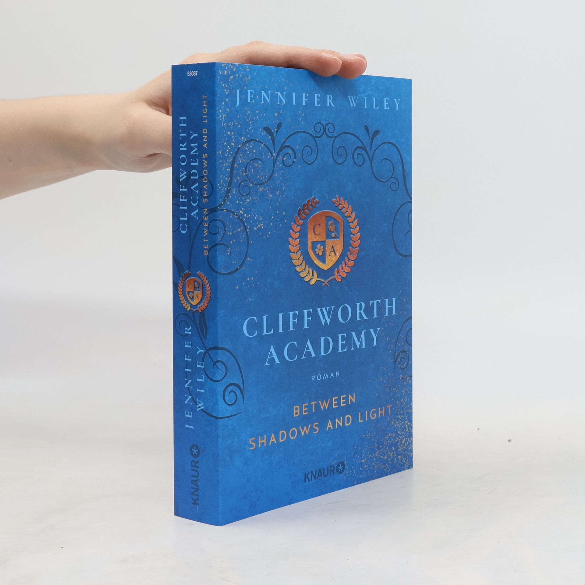 Jennifer Wiley Cliffworth Academy. Between Shadows and Light