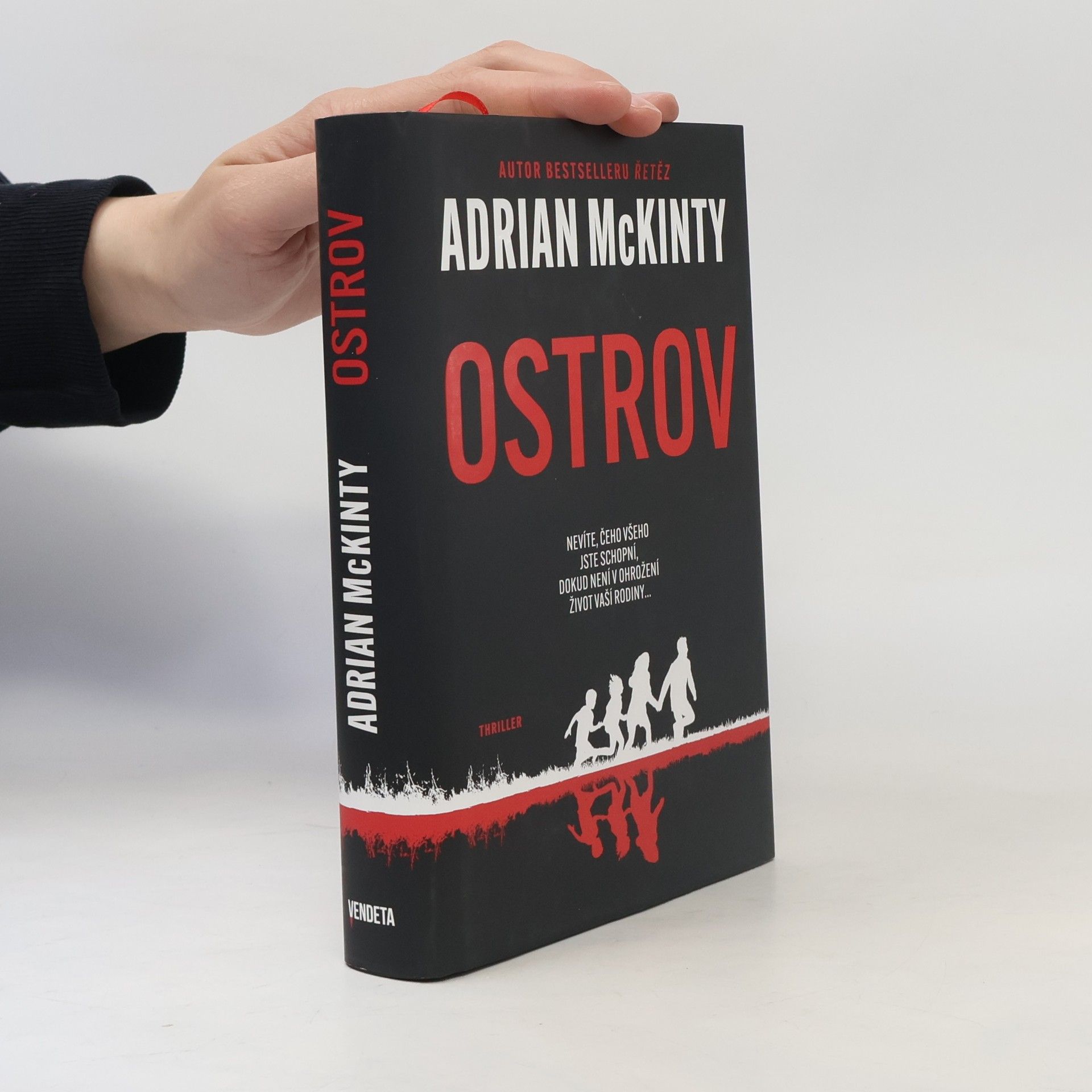 Adrian McKinty Ostrov