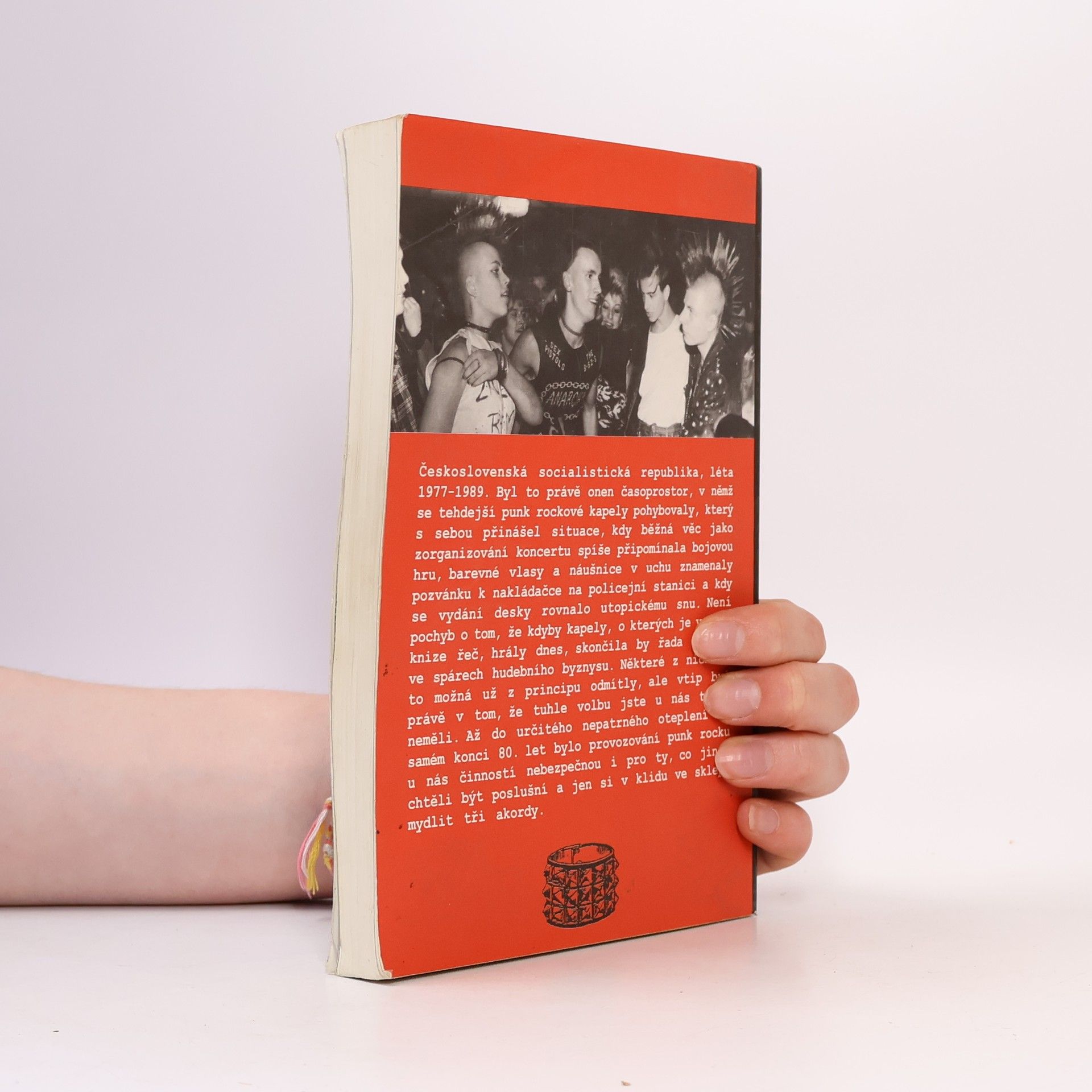 Various authors Kytary a řev aneb co bylo za zdí
