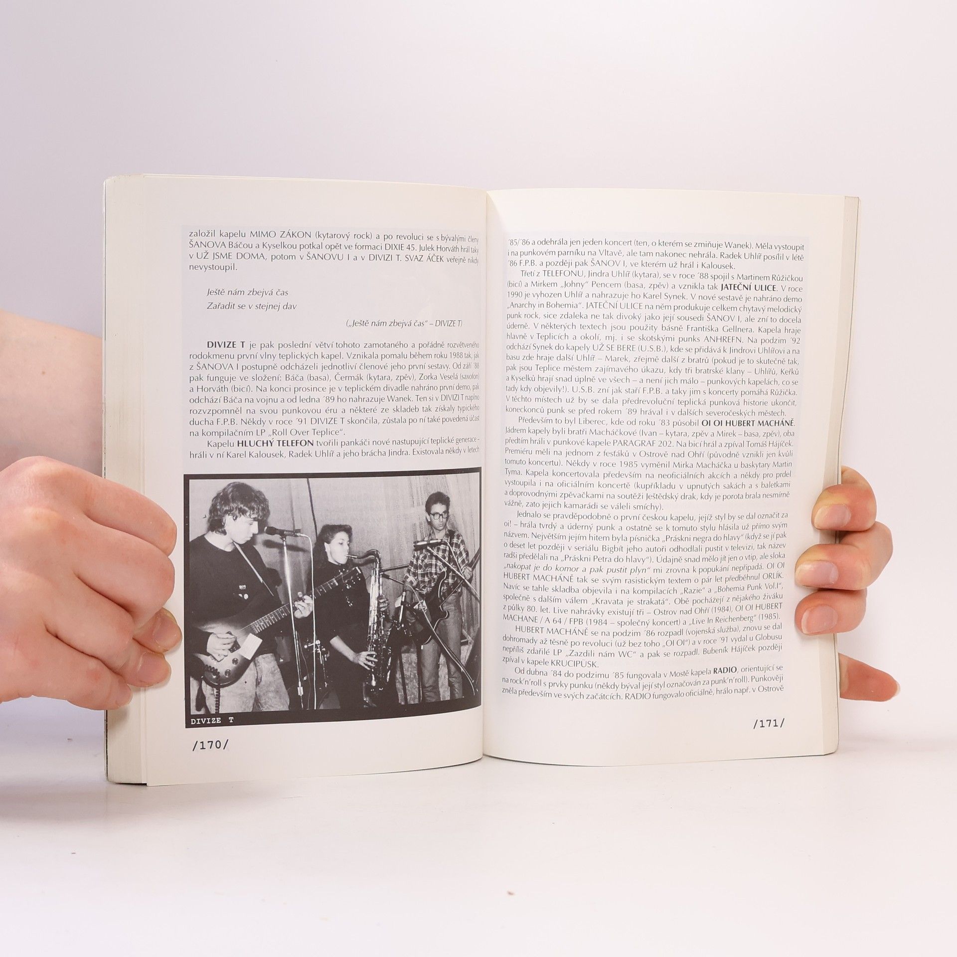 Various authors Kytary a řev aneb co bylo za zdí