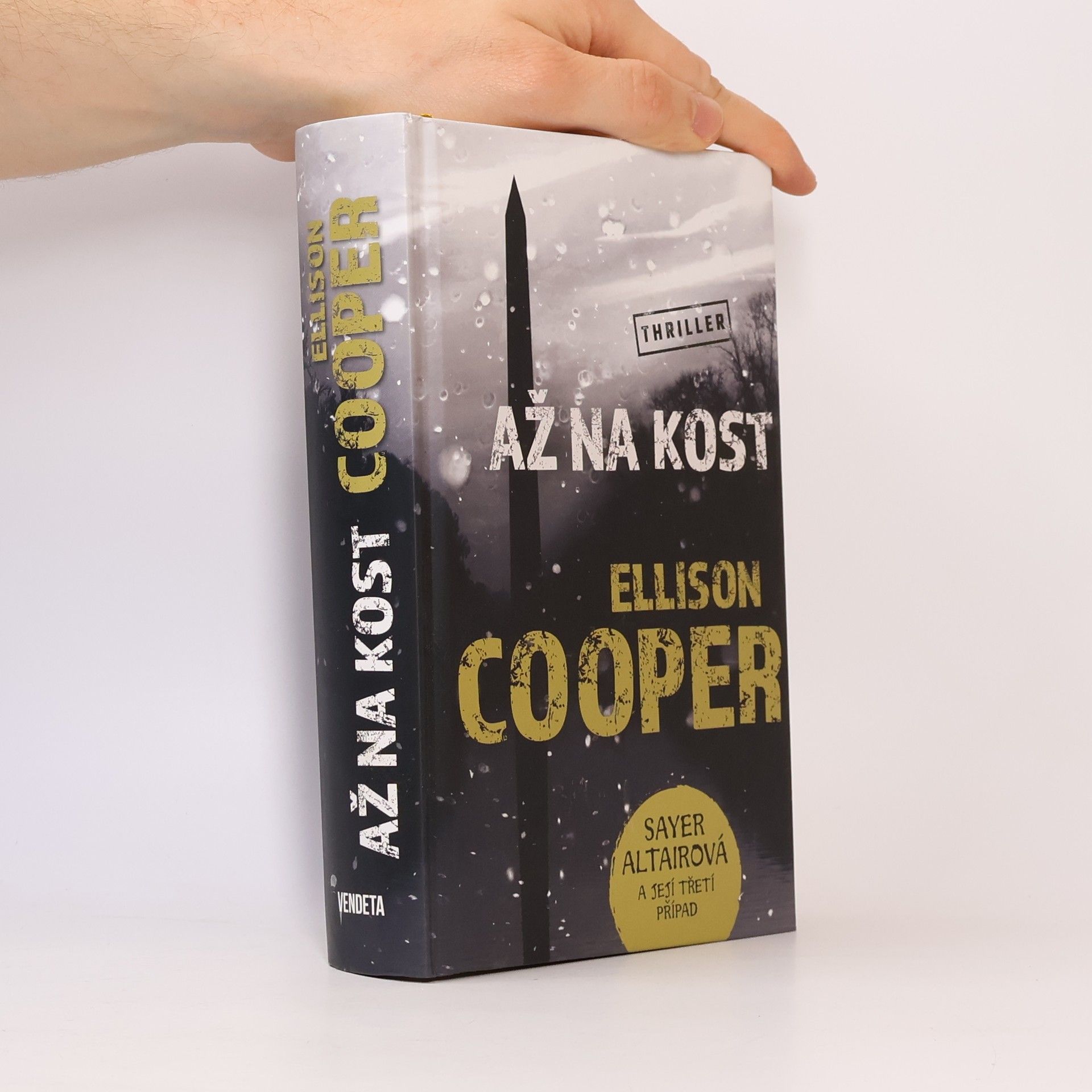 Ellison Cooper Až na kost