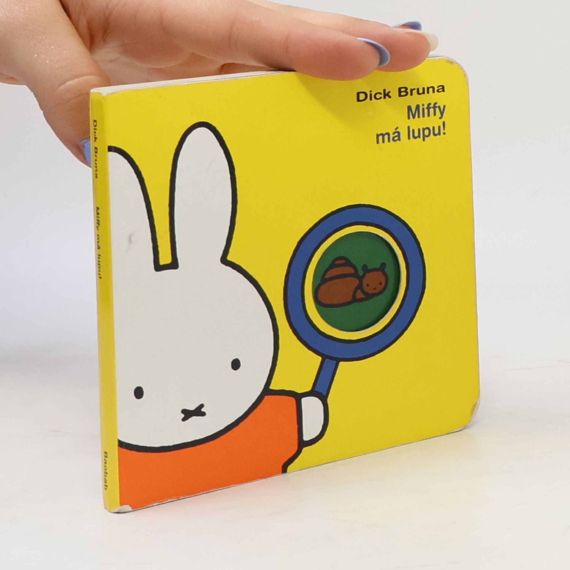 Dick Bruna Miffy má lupu!