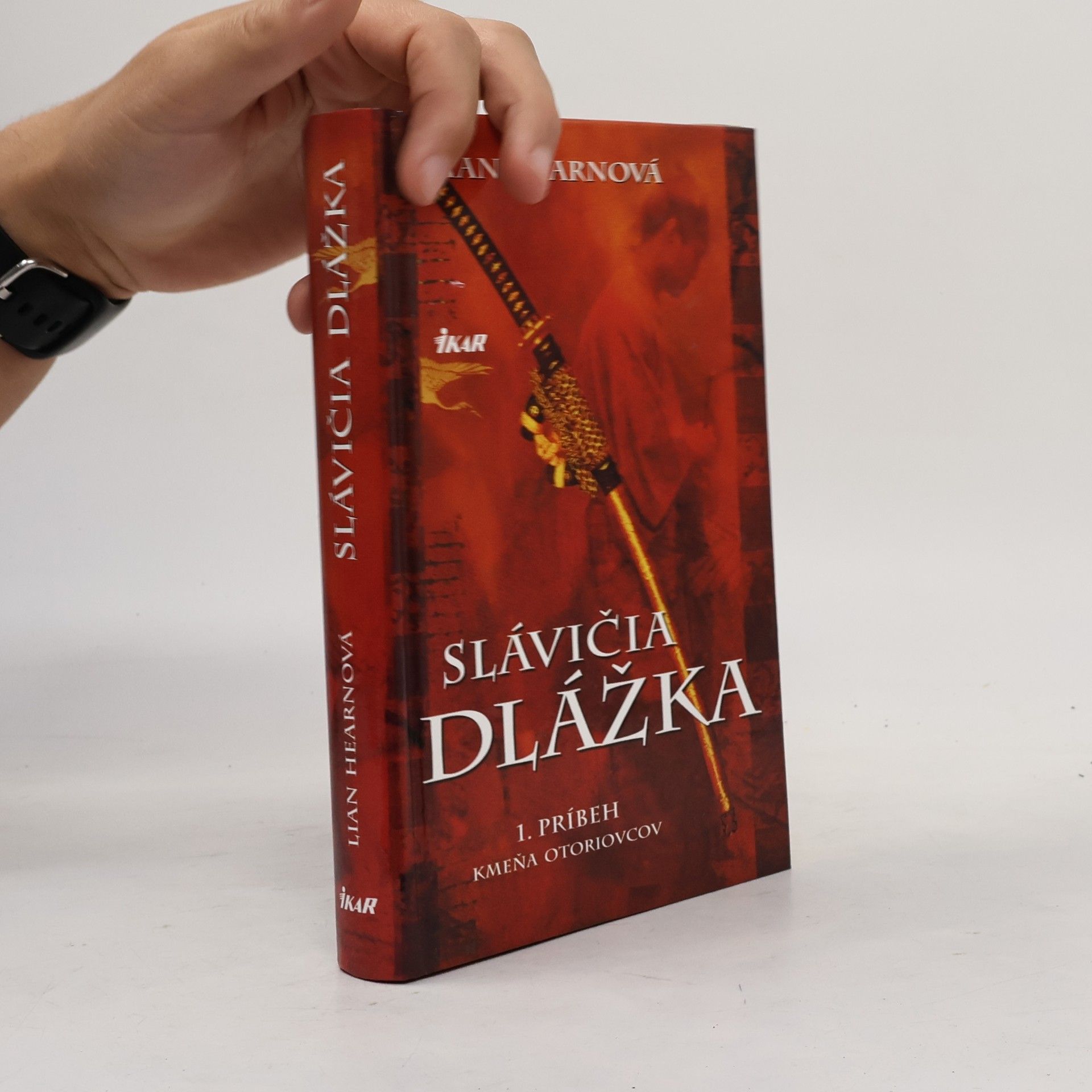 Lian Hearn Slávičia dlážka